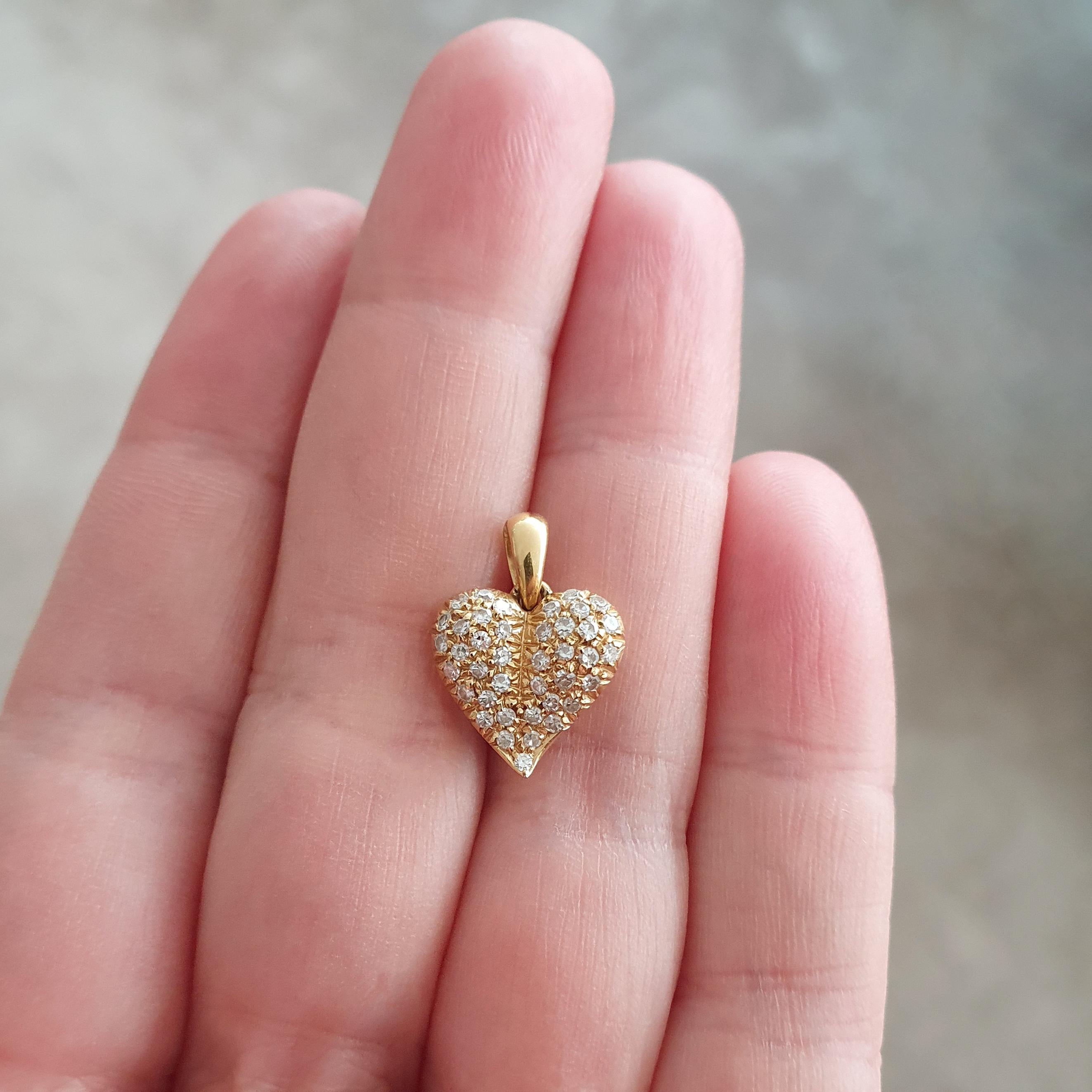 Diamond Yellow Gold 18K Heart Design Pendant For Sale 1
