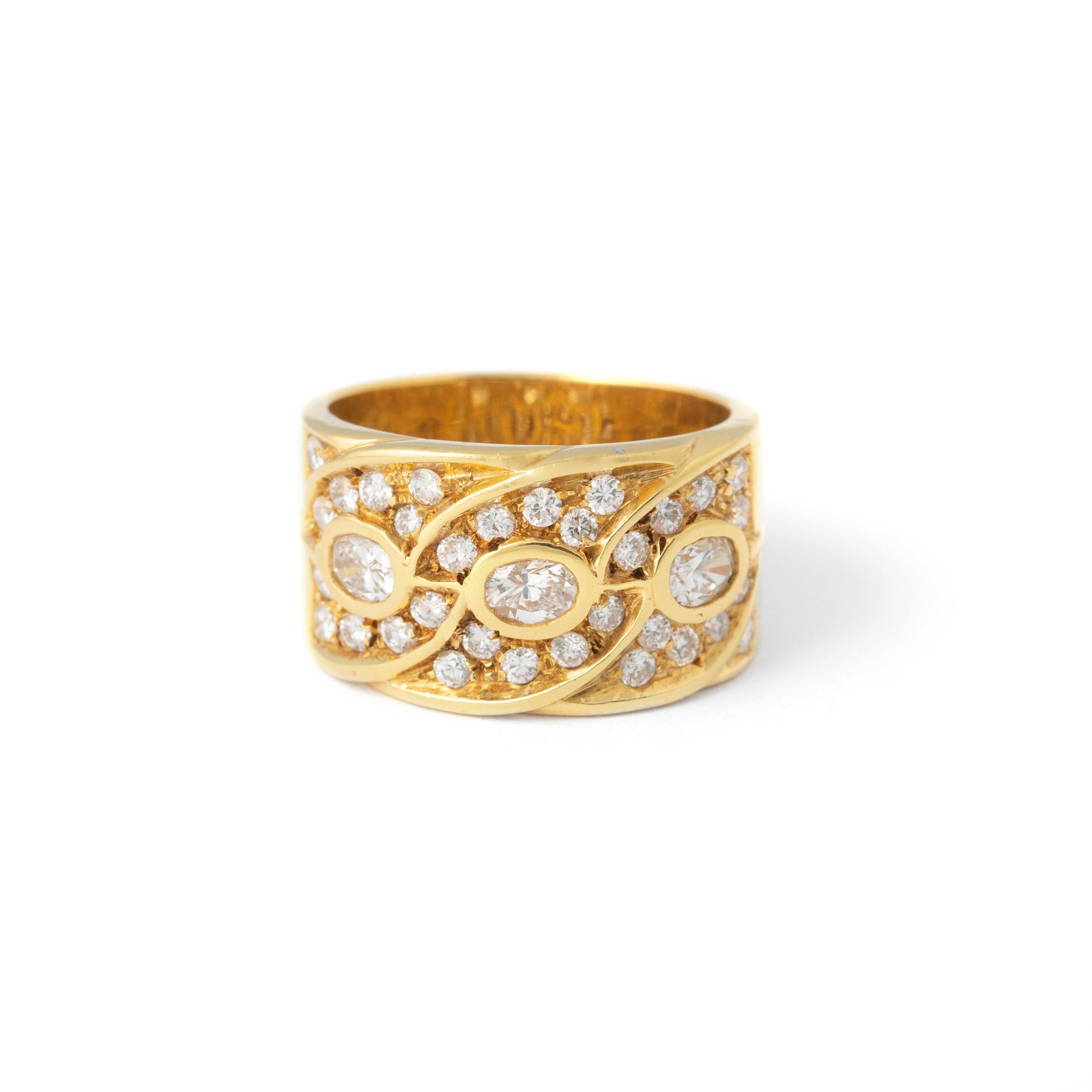 The Diamond Yellow Gold 18K Ring is an exquisite piece of jewelry set with a total of 1.05 carats of dazzling diamonds.

The 18-karat yellow gold band enhances the elegance of the ring, creating a luxurious and timeless accessory that effortlessly