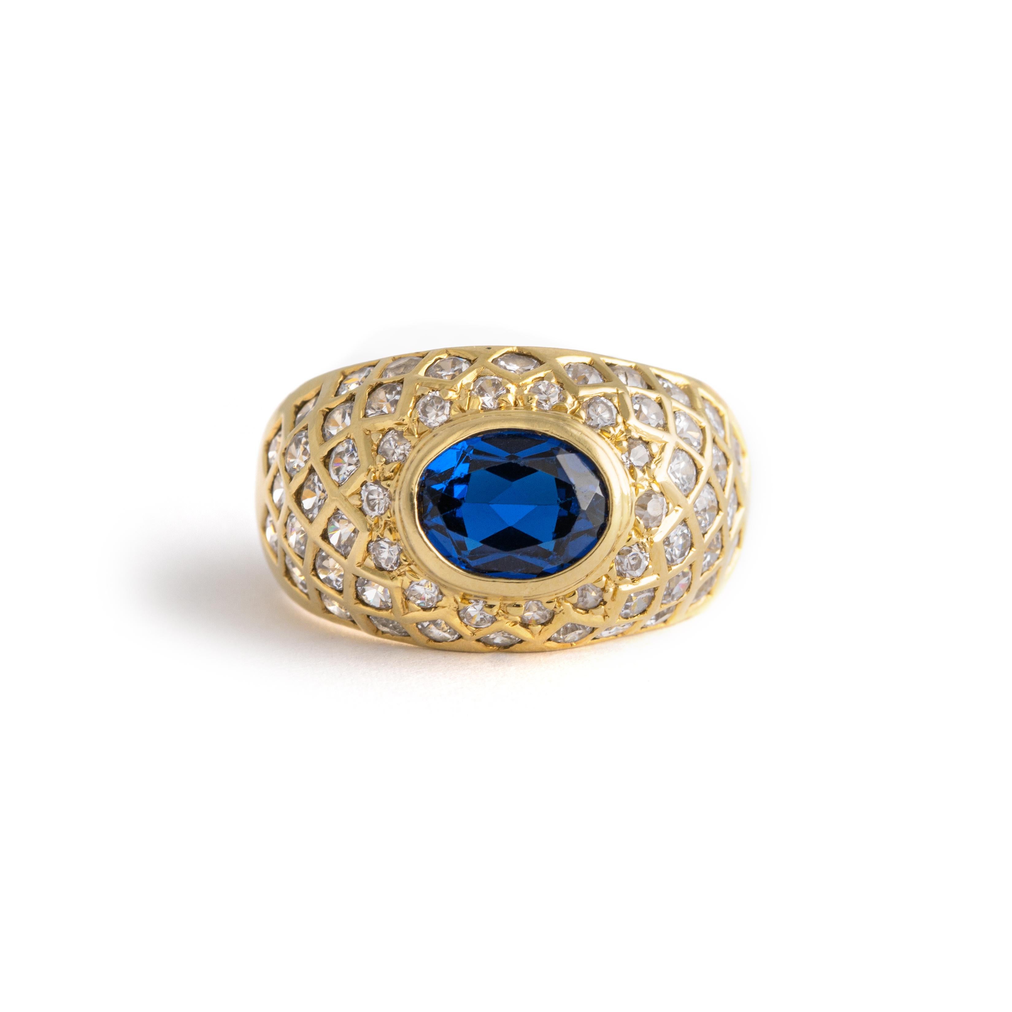 Round Cut Diamond Yellow Gold 18K Ring For Sale