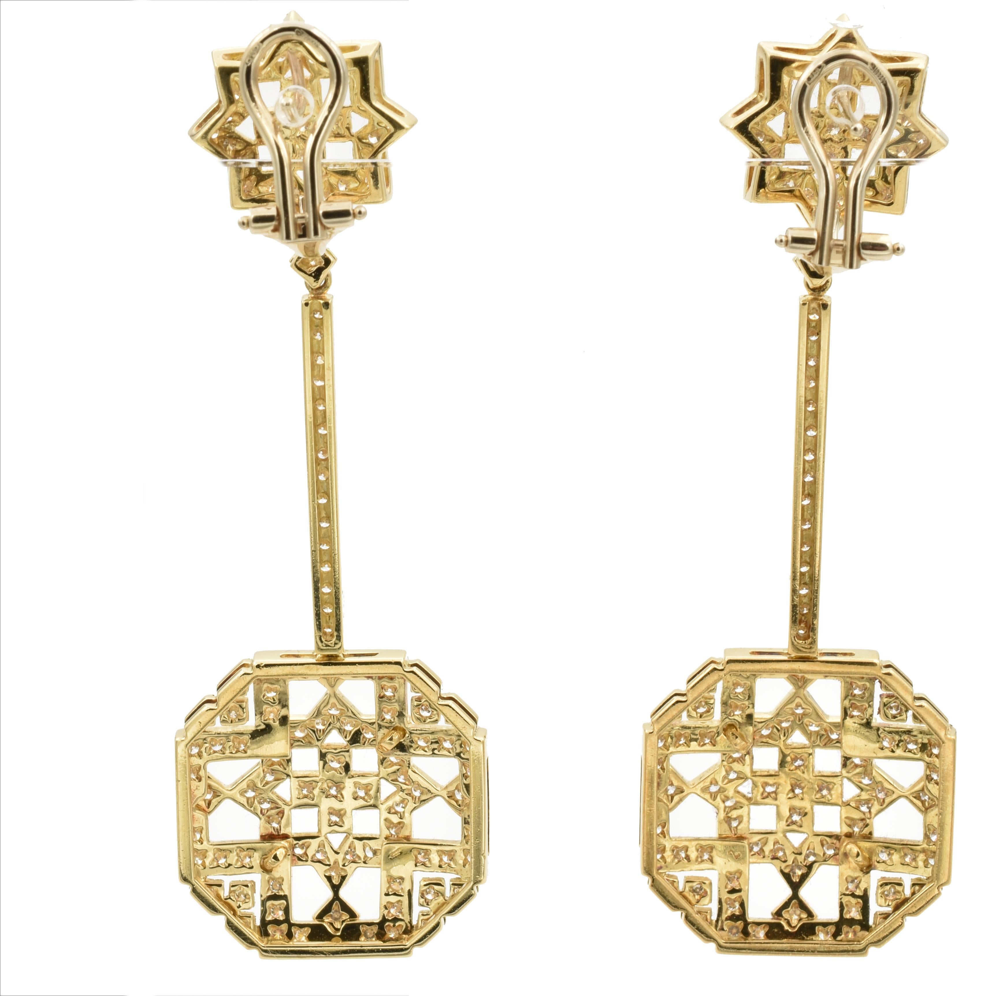 Round Cut Diamond Yellow Gold Art Deco Style Dangle Earrings Made in Italy For Sale