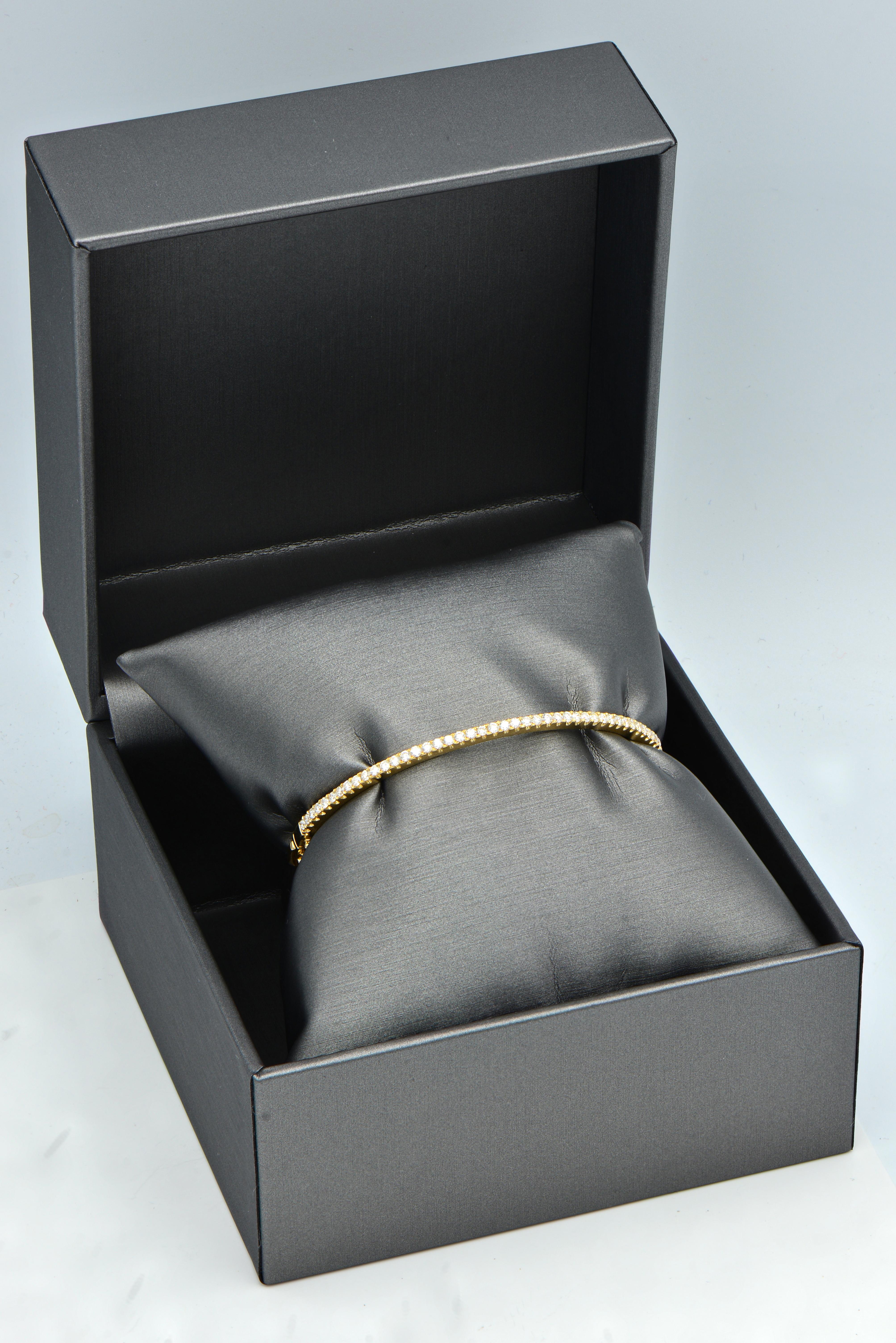 Contemporain Bracelet en or jaune avec diamants en vente