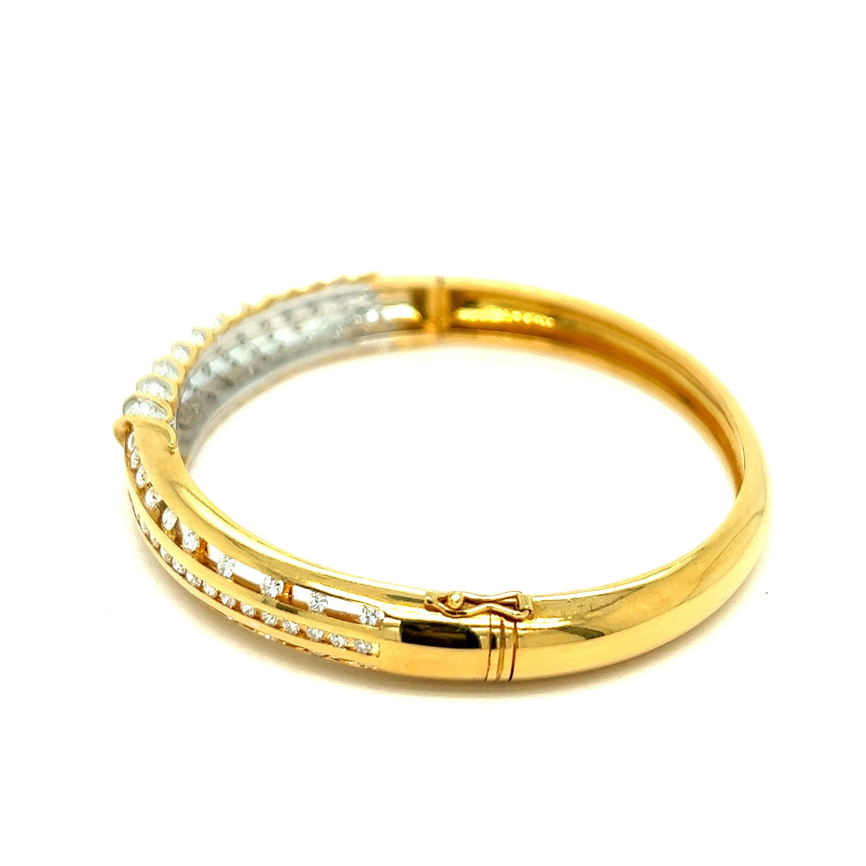 Round Cut Diamond Yellow Gold Bangle Bracelet For Sale
