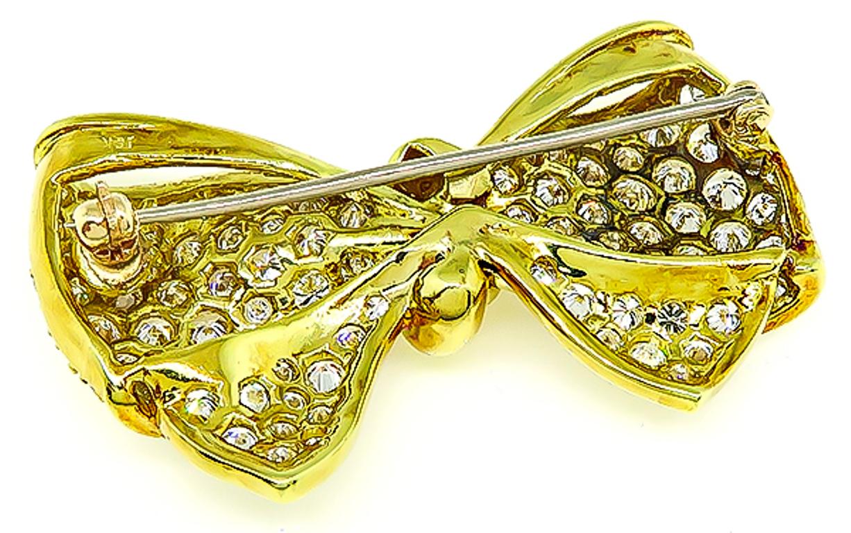 Round Cut Diamond Yellow Gold Bow Pin For Sale