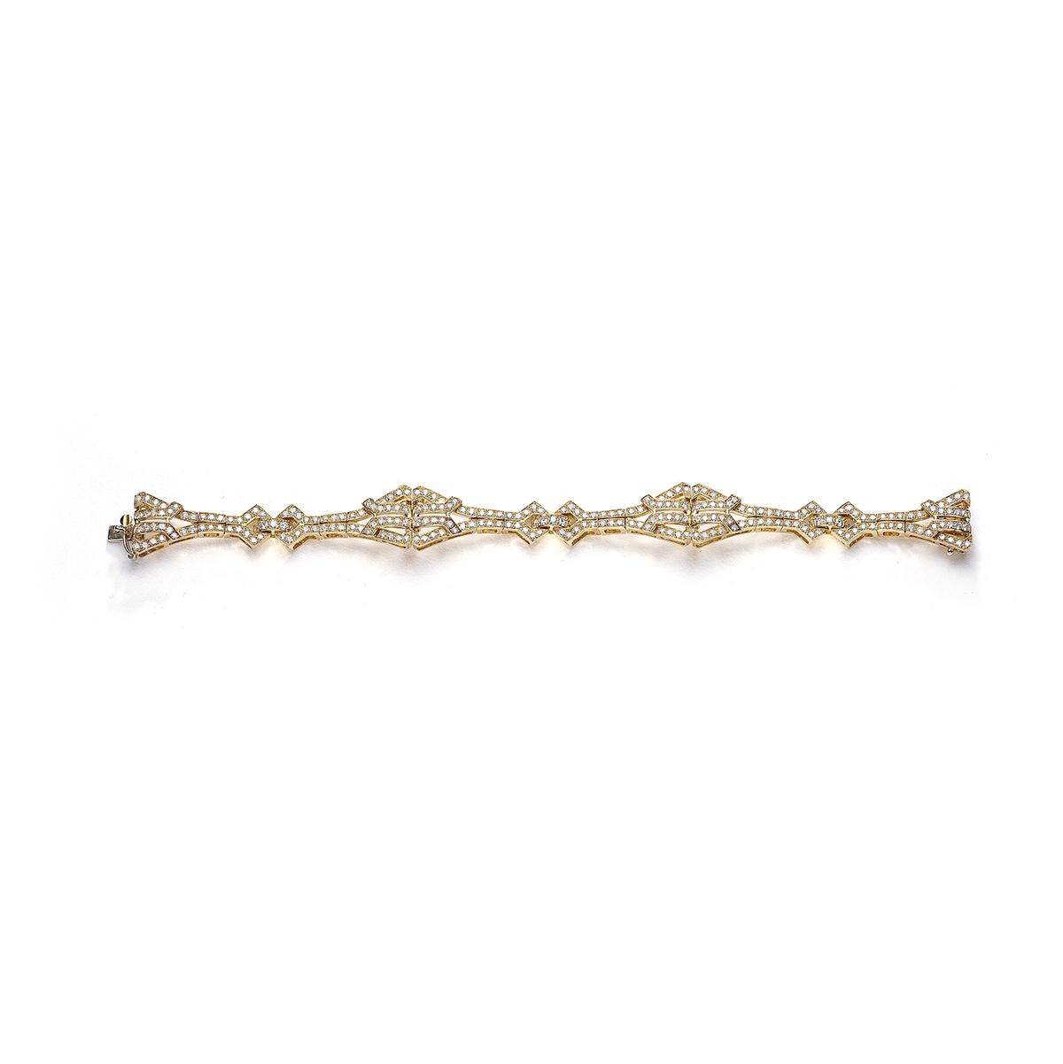 Bracelet in 18kt yellow gold set with 255 diamonds 4.52 cts 