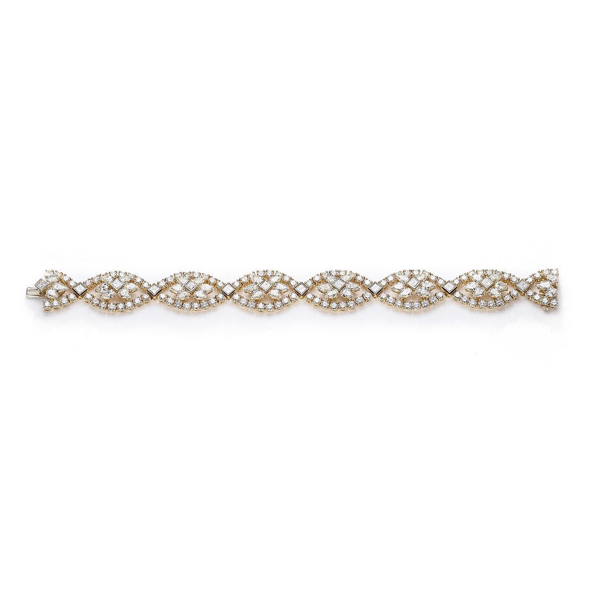 Bracelet in 18kt pink gold set with 168 round and pear-shaped cut diamonds 18.56 cts      