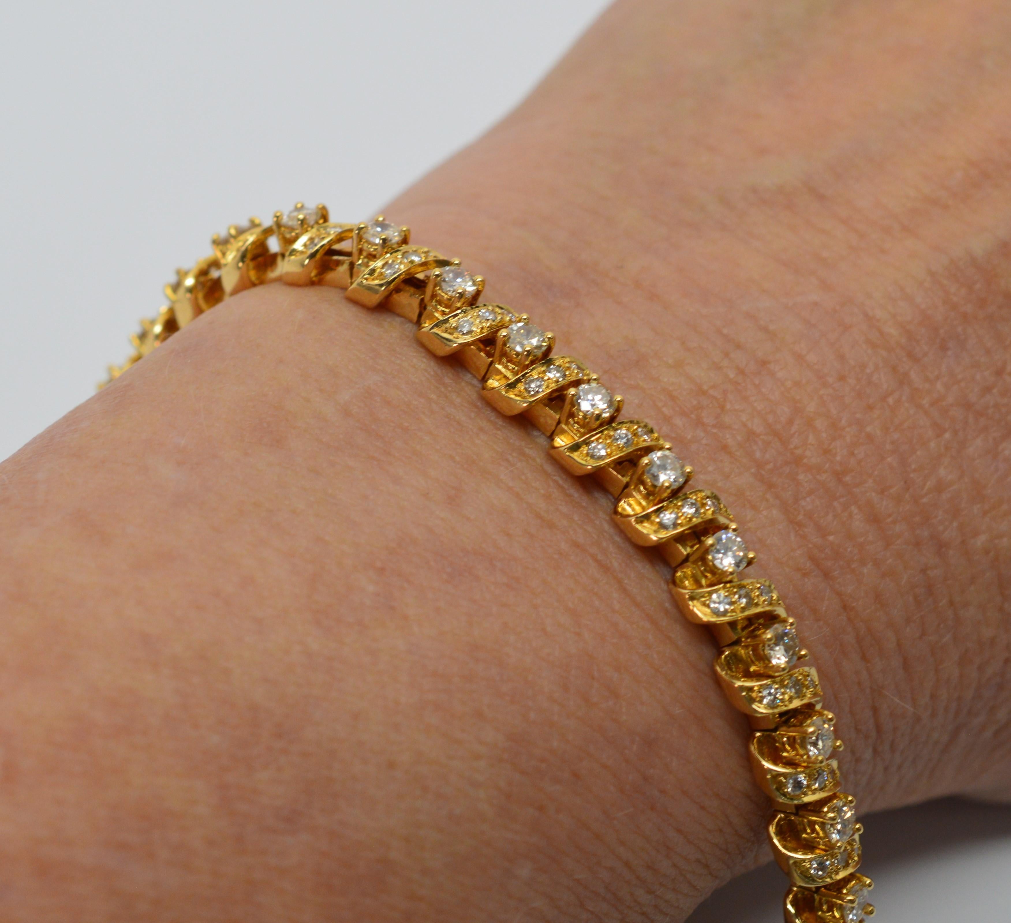 Women's Diamond  18 Karat Yellow Gold Tennis Bracelet