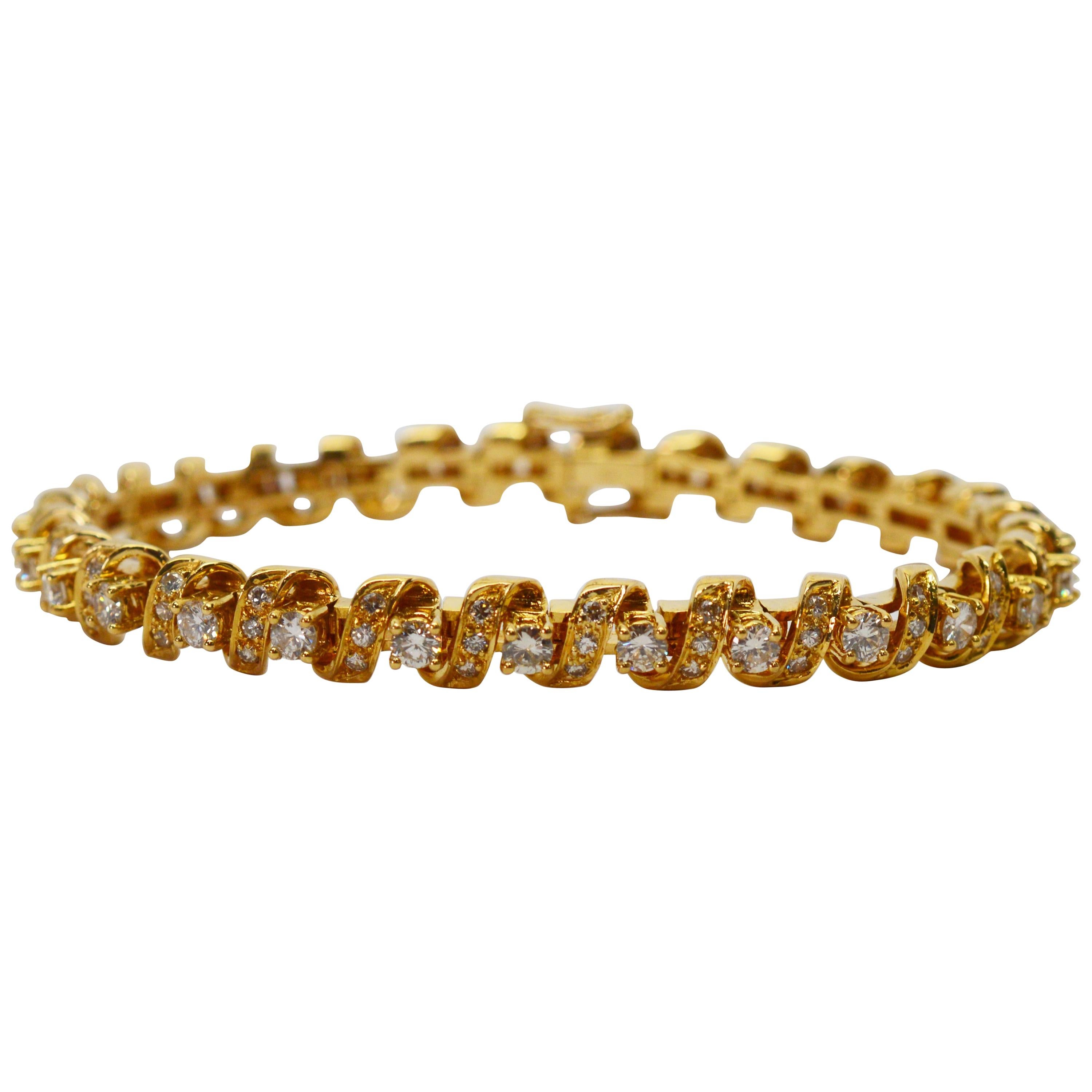 Diamond  18 Karat Yellow Gold Tennis Bracelet