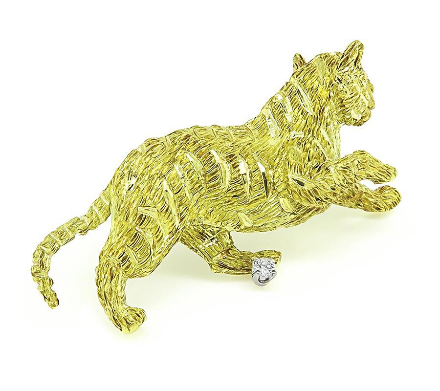 Diamond Yellow Gold Tiger Pin In Good Condition For Sale In New York, NY