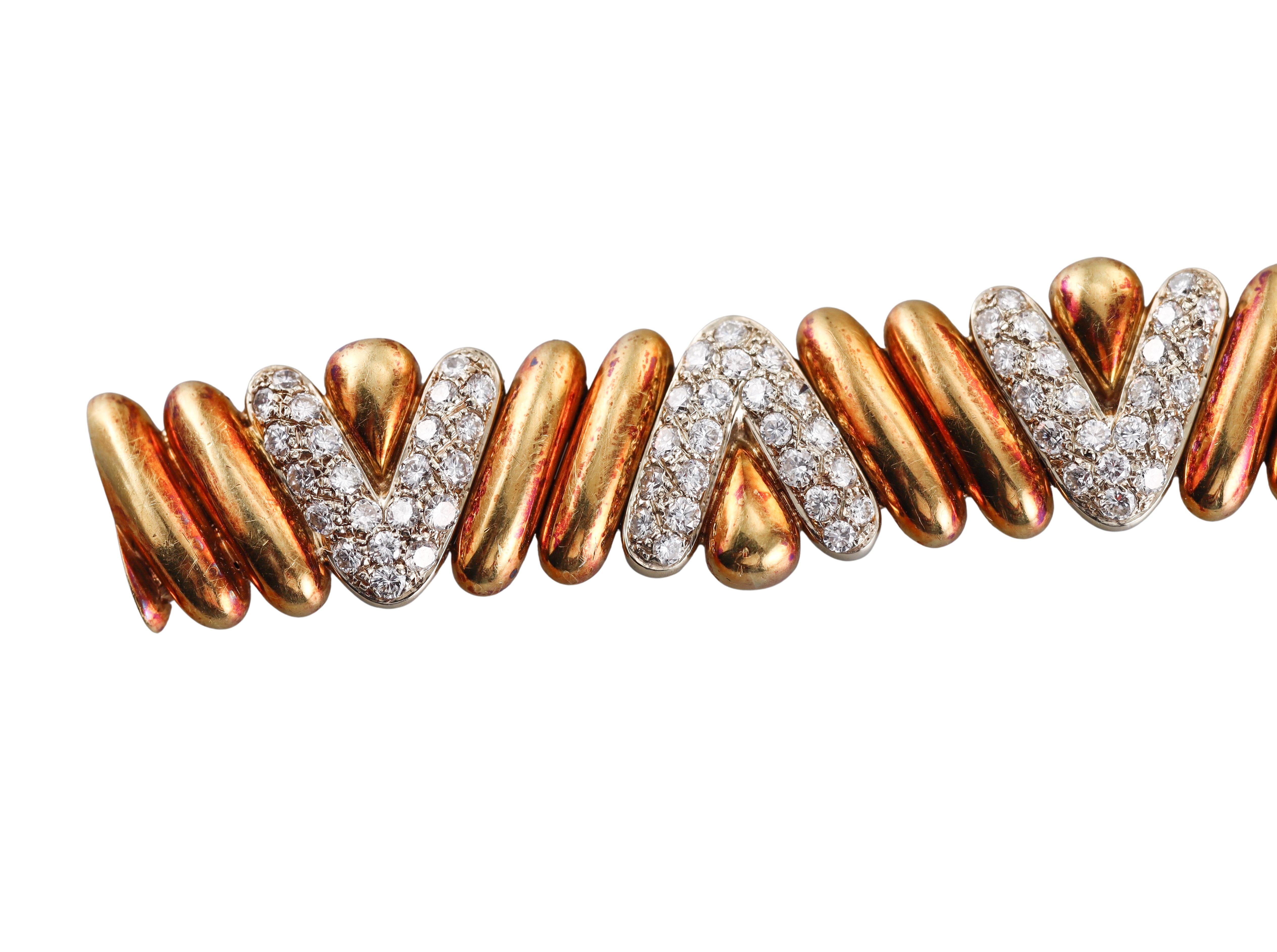 An 18k yellow gold V shaped link bracelet, with a total of approx. 4.00ctw H/VS diamonds. 
Bracelet is 7.25