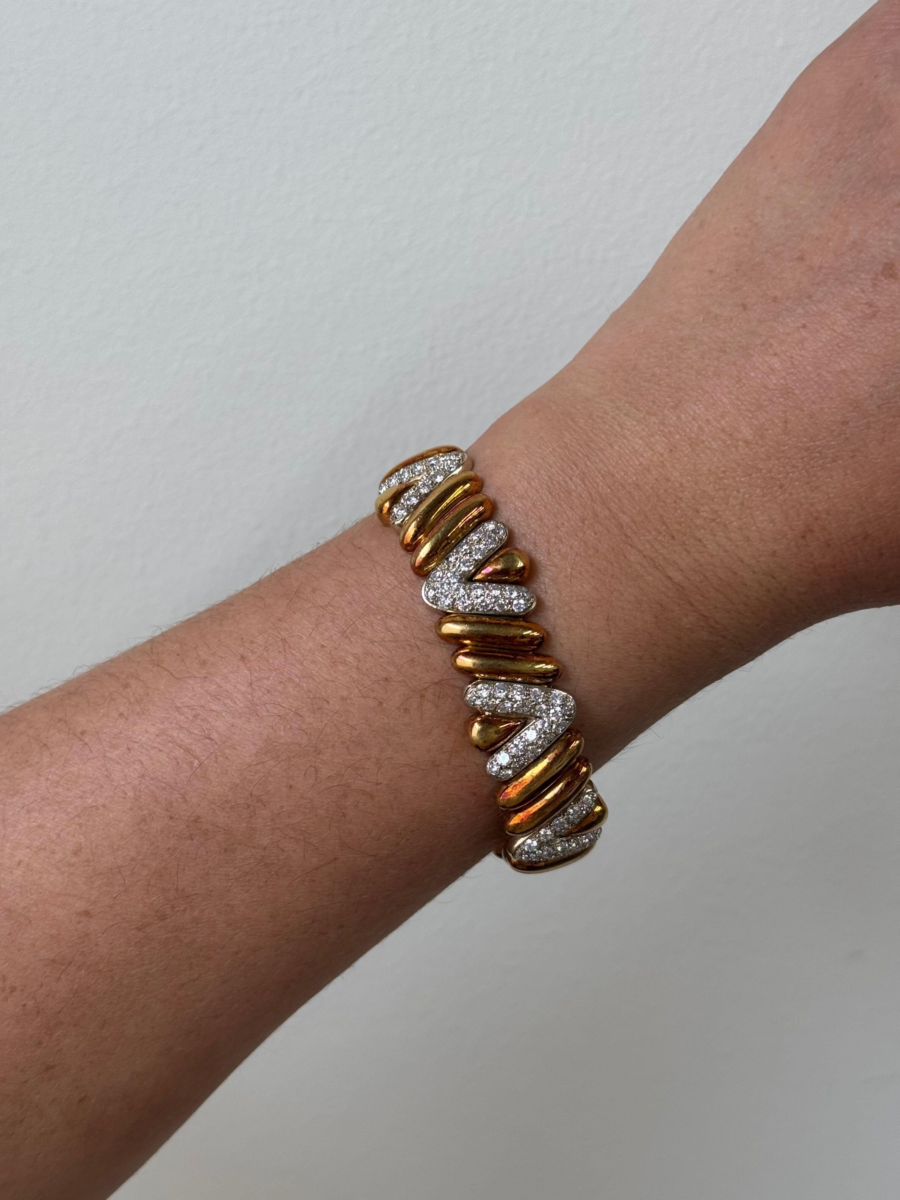 Bracelet à maillons en V en or jaune et diamants en vente 2