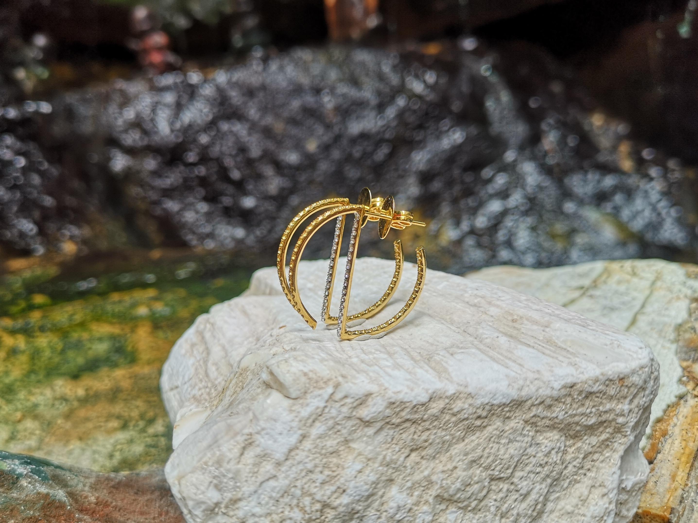 Kavant & Sharart Boucles d'oreilles en or jaune 18 carats avec diamants et saphirs jaunes Pour femmes en vente
