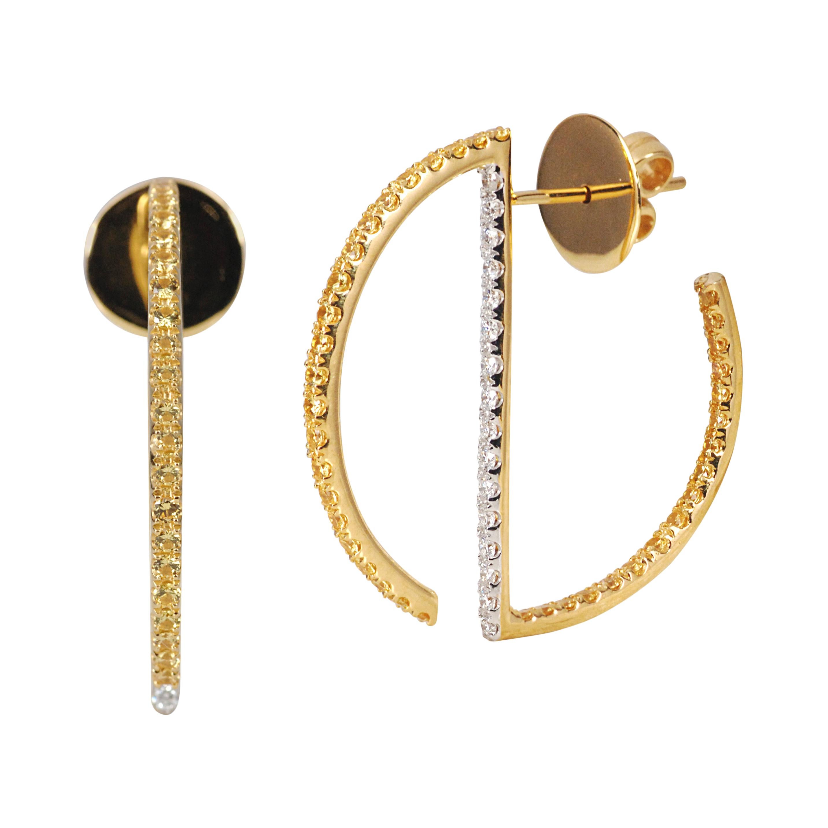 Kavant & Sharart Boucles d'oreilles en or jaune 18 carats avec diamants et saphirs jaunes en vente