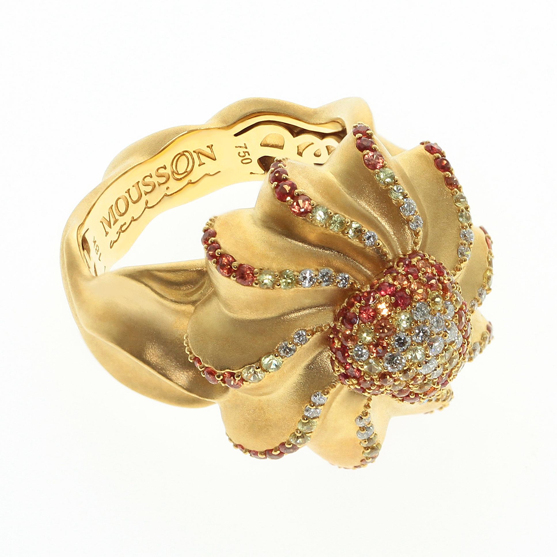 Diamant Gelb Saphir Orange Saphir 18 Karat Gelbgold Cookie Ring.
Aus unserer Sweet Collection - für Ihr Herzblatt
Tauchen Sie ein in Kindererinnerungen, in denen Sie diese Kekse jeden Tag essen können.
Die verborgene Galerie im Inneren hilft, die