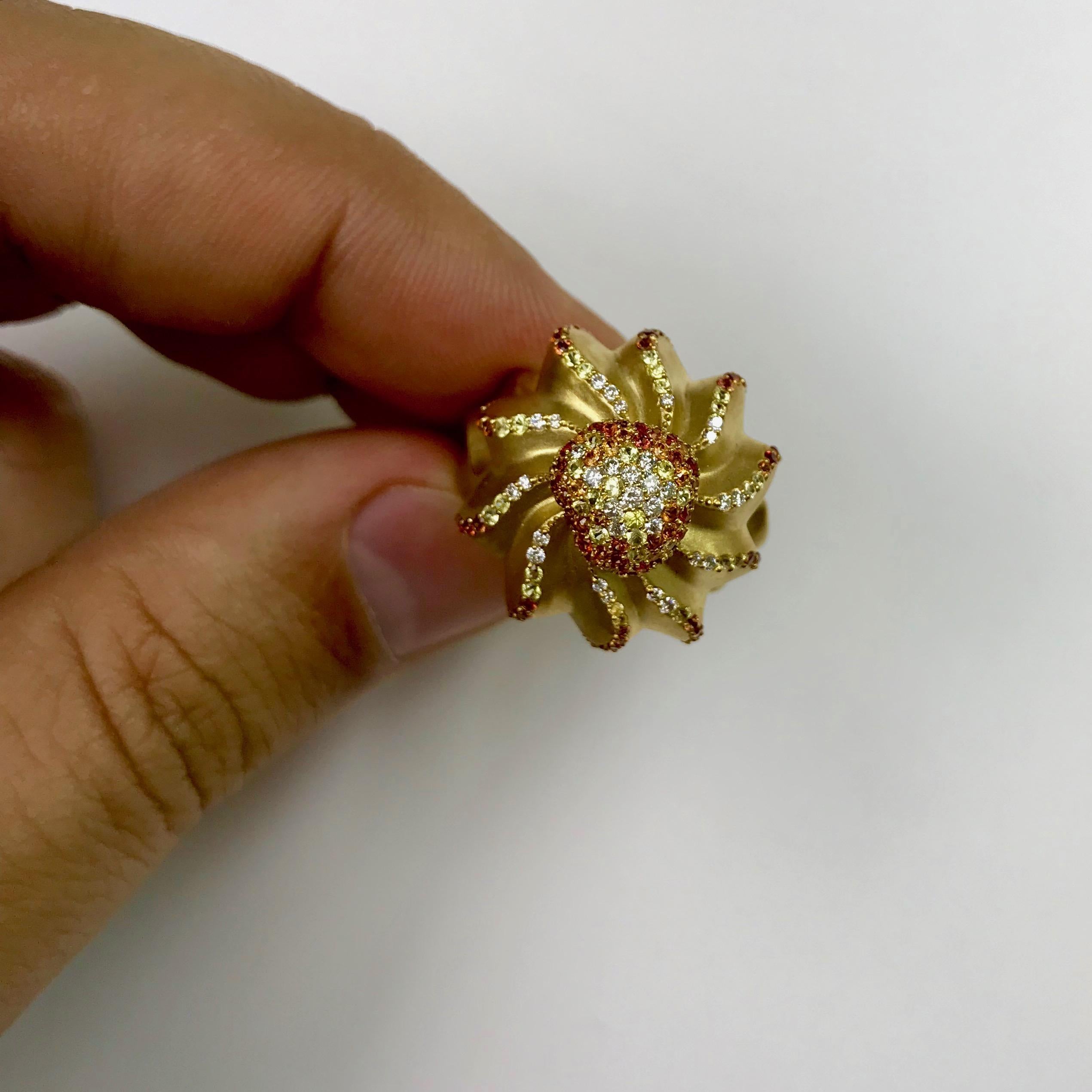Gelber Diamant, gelber Saphir, orangefarbener Saphir 18 Karat Gelbgold Cookie Ring im Zustand „Neu“ im Angebot in Bangkok, TH