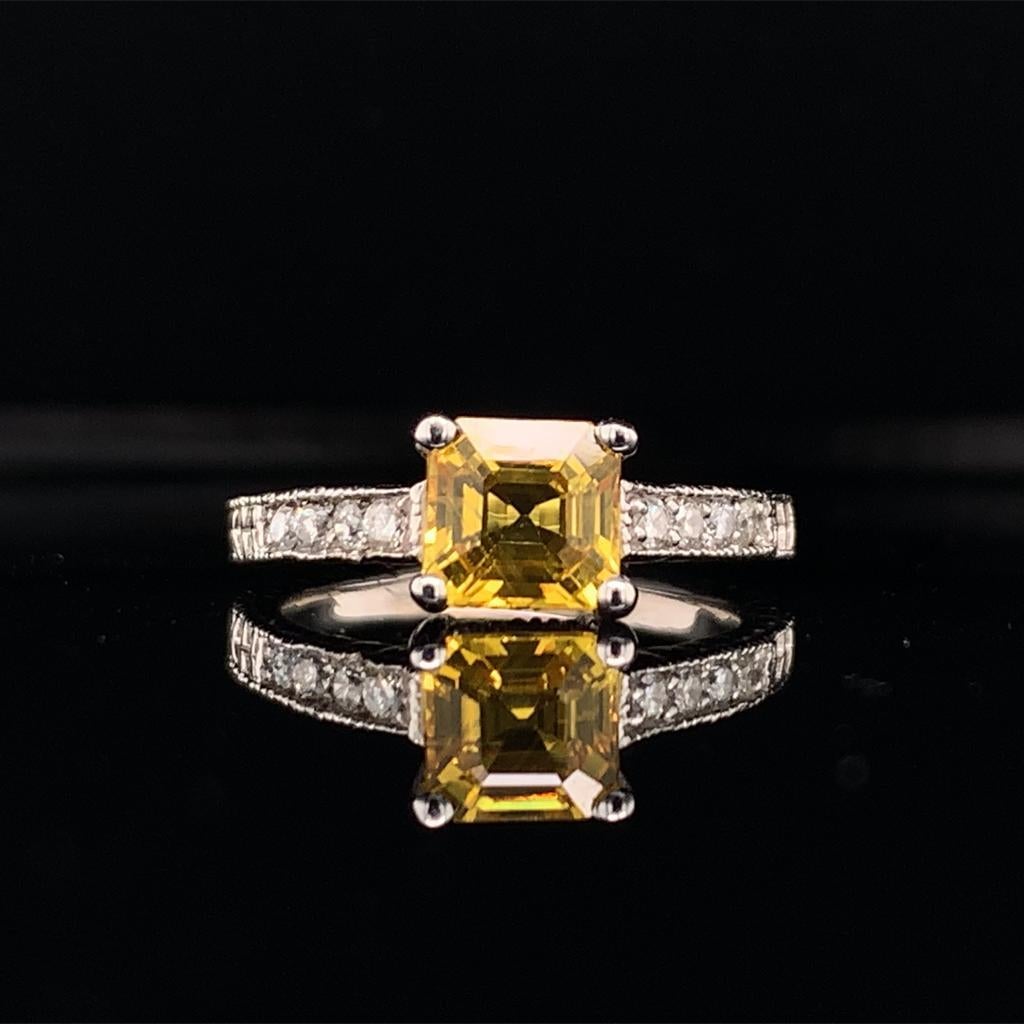 Bague certifiée pour femmes en or 14 carats avec diamants et saphir jaune de 1,66 carat en vente 5