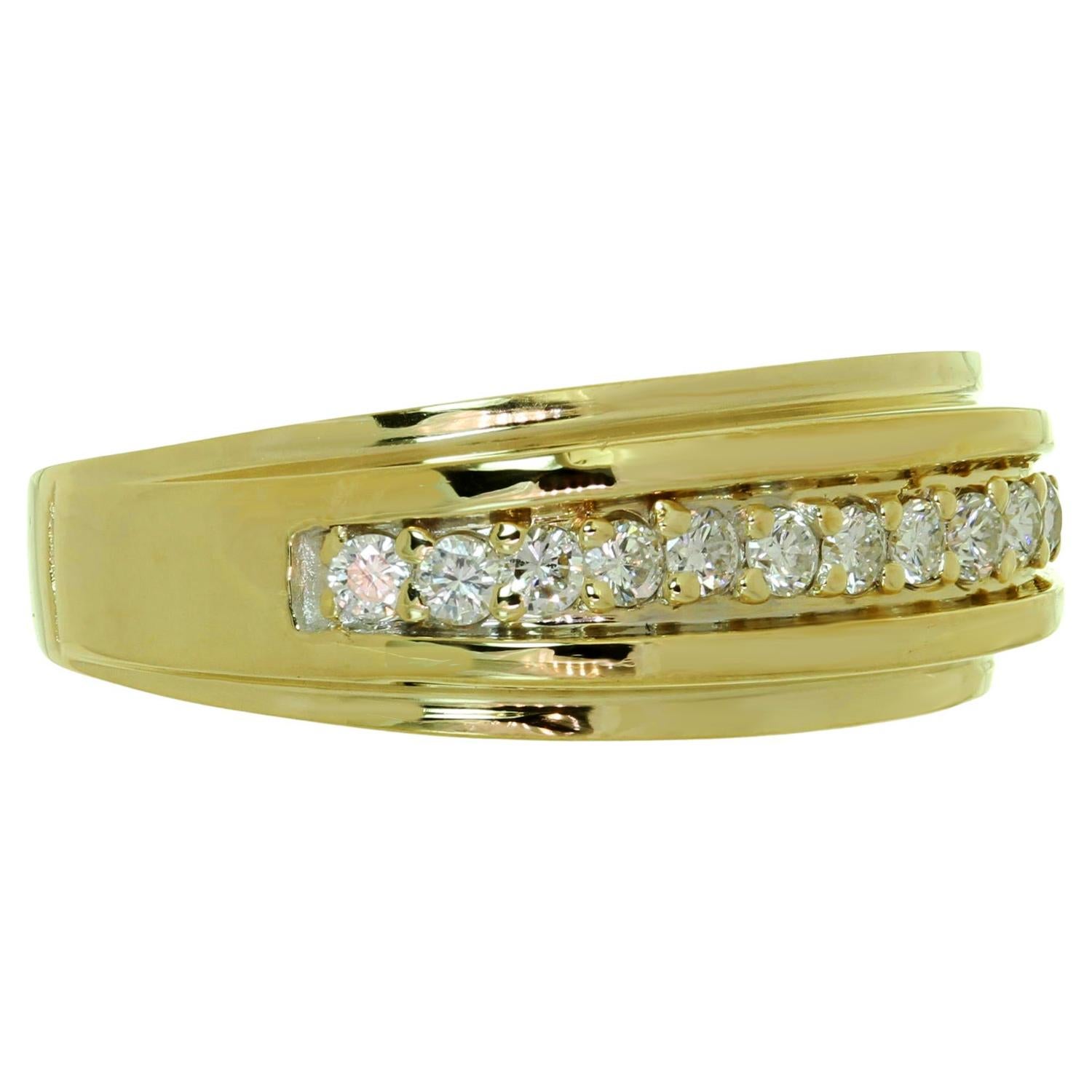 Diamond Yellow Solid Gold Band Ring In Excellent Condition For Sale In New York, NY