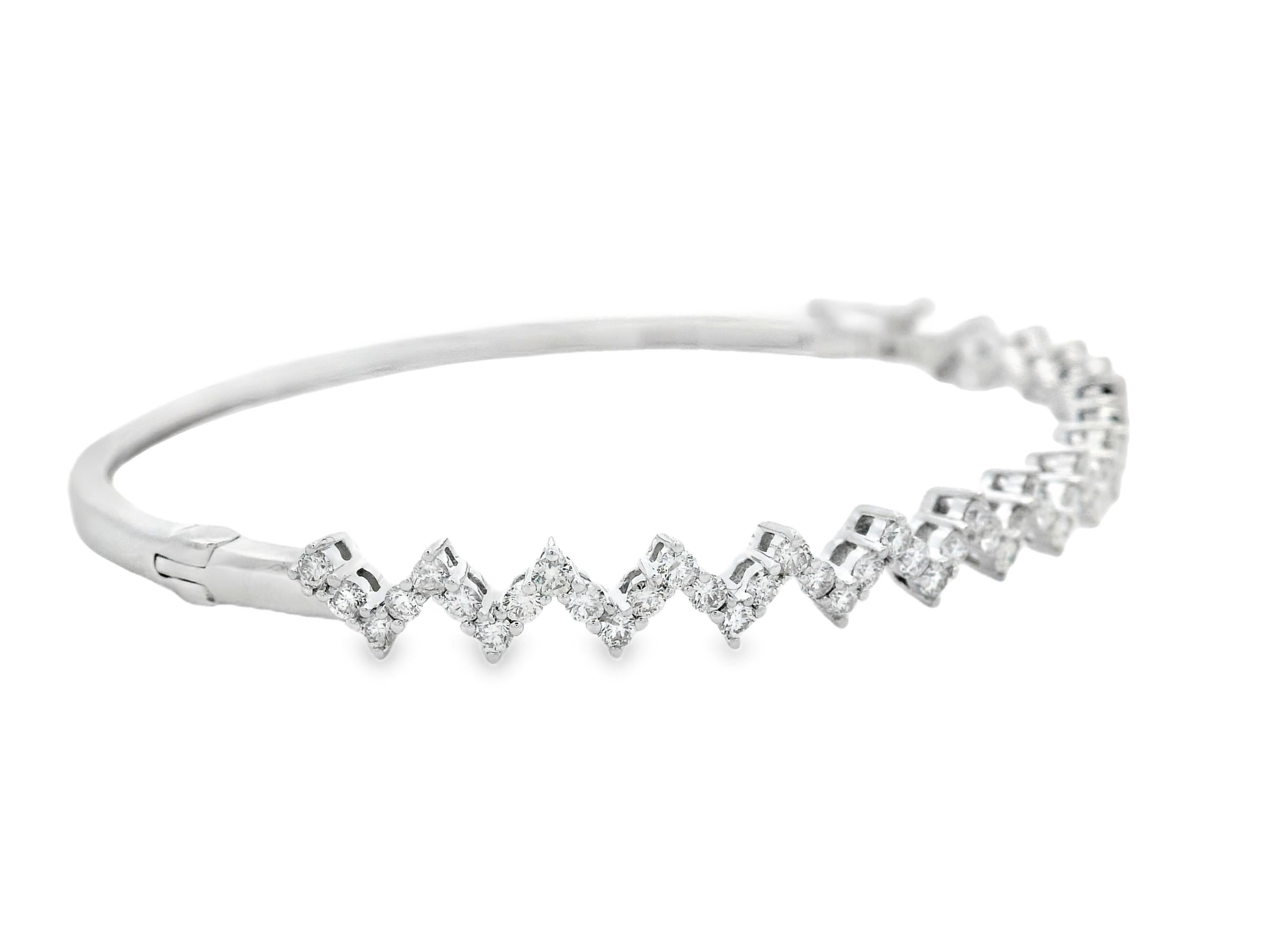 Mined Diamond Zigzag Bangle Bracelet in 14K White Gold 1.20 Carats In condizioni Nuovo in vendita a New York, NY