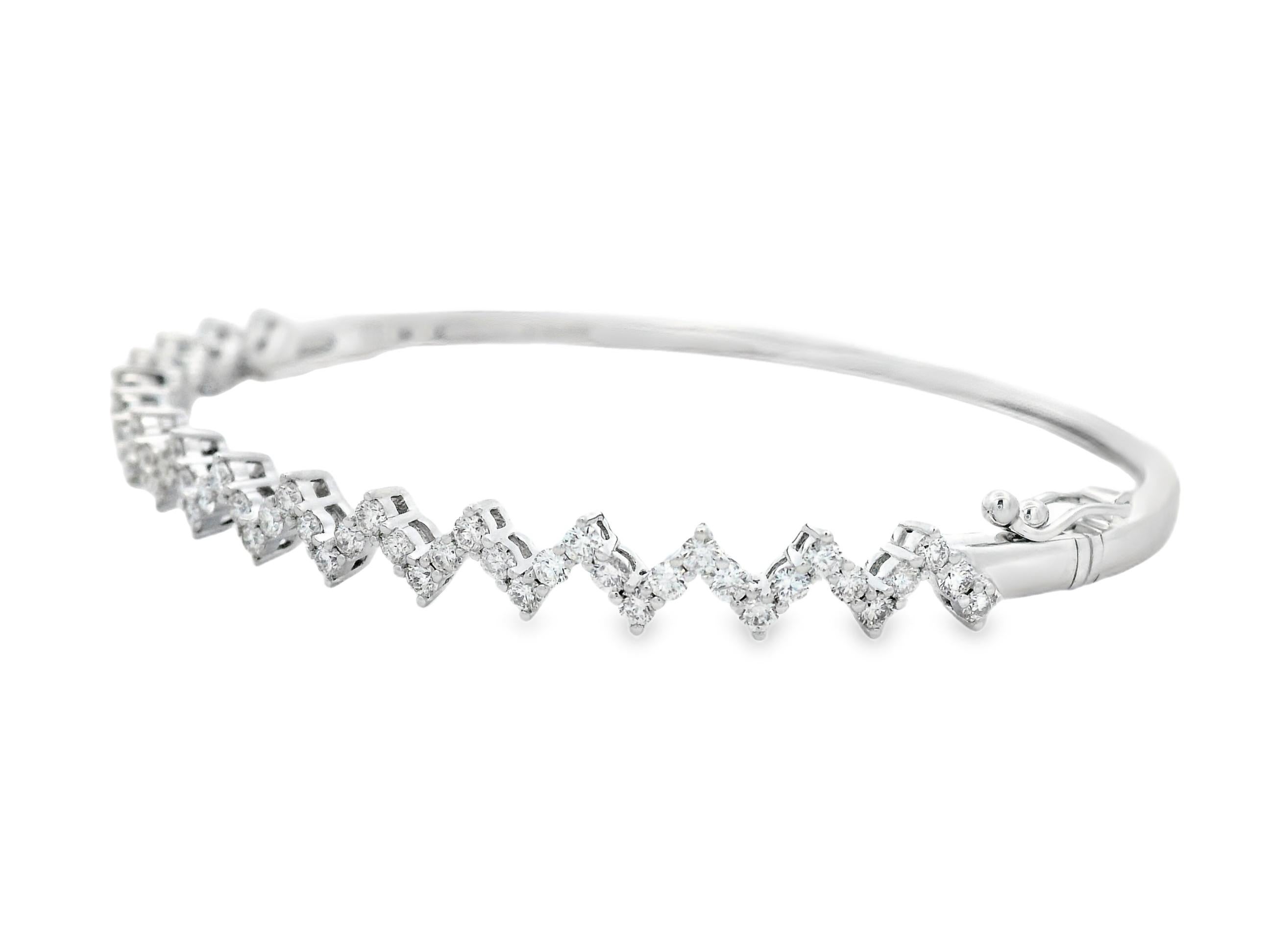 da uomo o donna Mined Diamond Zigzag Bangle Bracelet in 14K White Gold 1.20 Carats in vendita