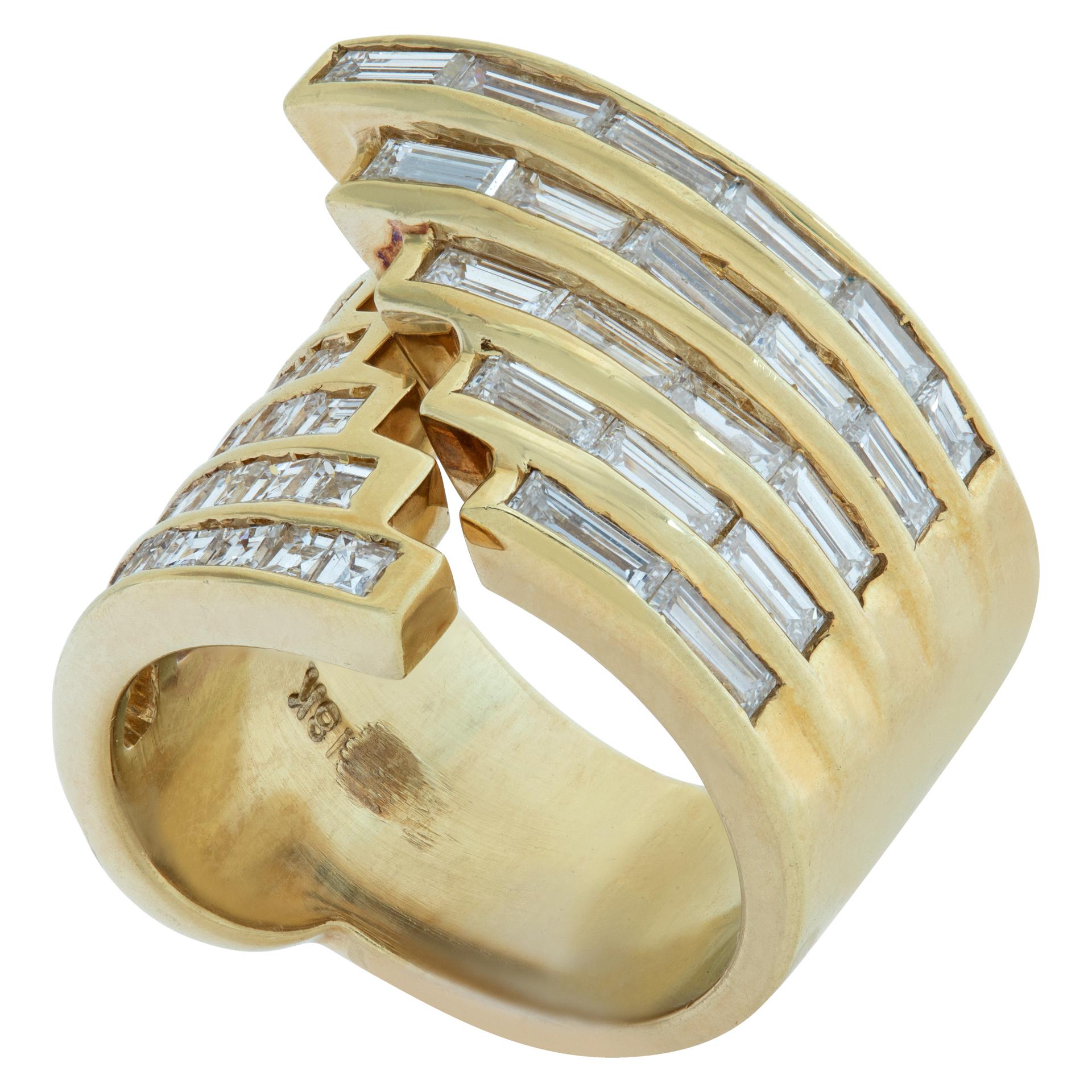 Anello con diamante in oro 18k In condizioni ottime in vendita a Surfside, FL
