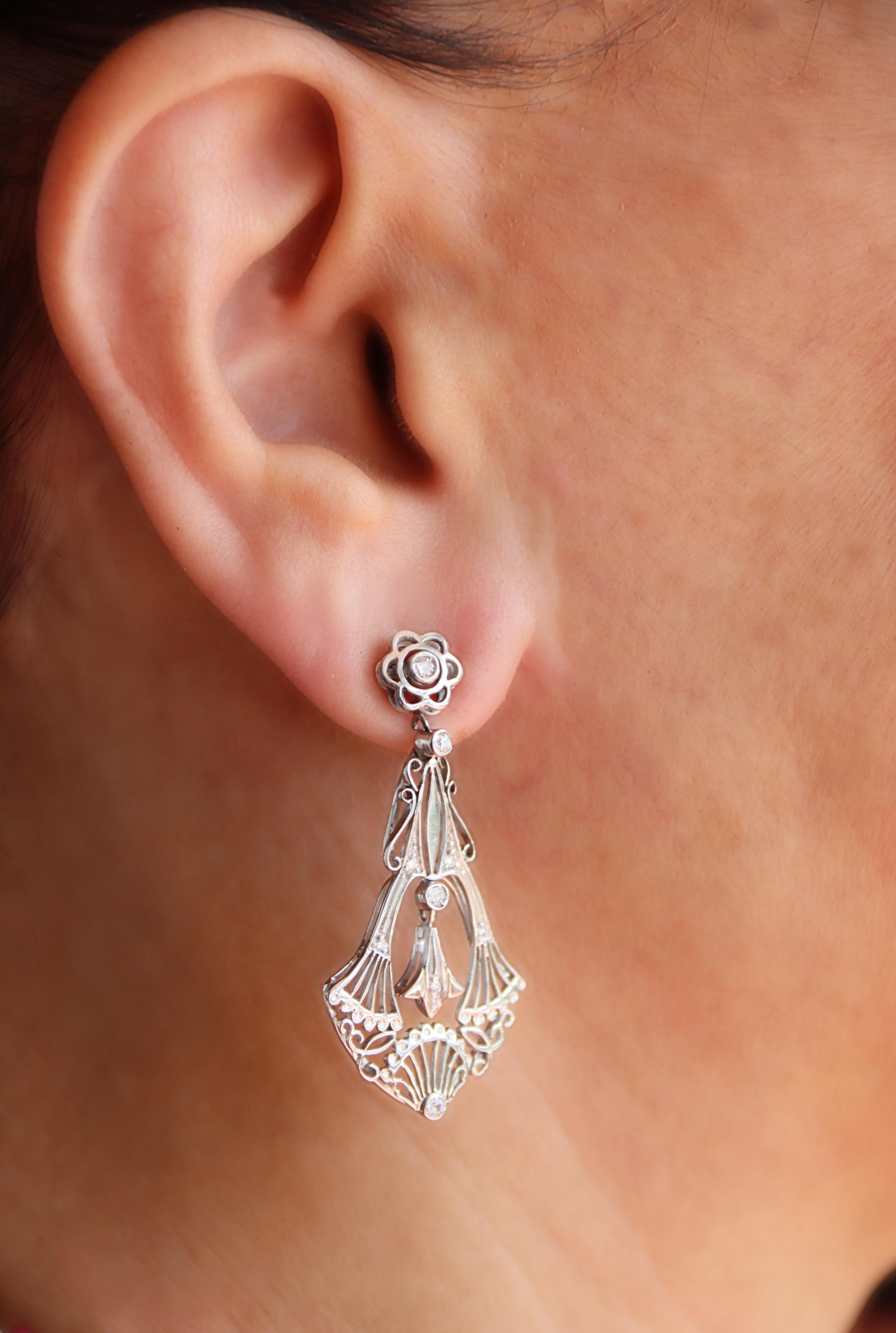 Orecchini a goccia con diamanti in oro bianco 14 carati in vendita 2