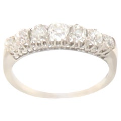 Verlobungsring aus 14 Karat Weißgold mit Diamanten