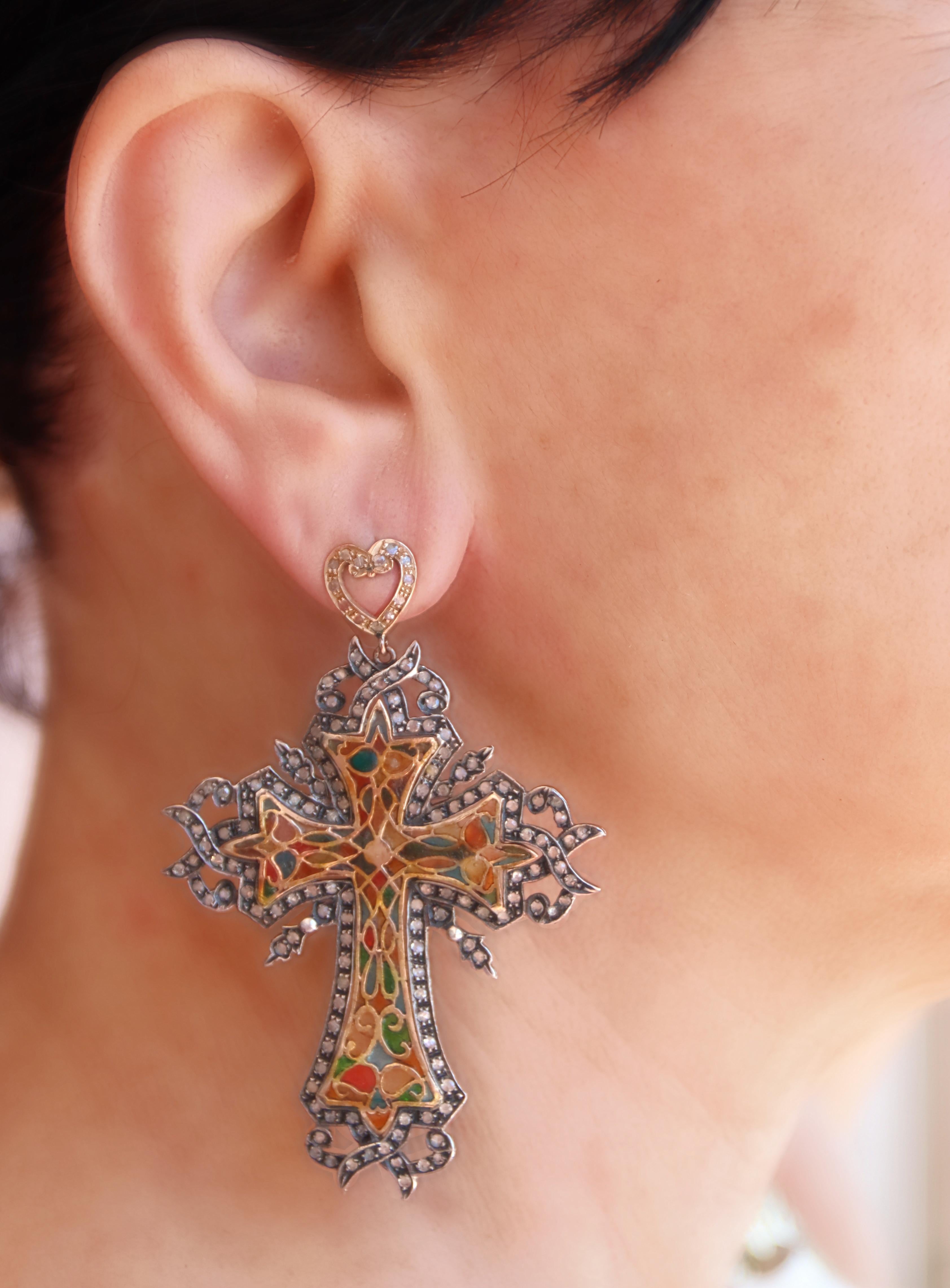 Donna Orecchini a forma di croce in oro giallo 14 carati con diamanti in vendita