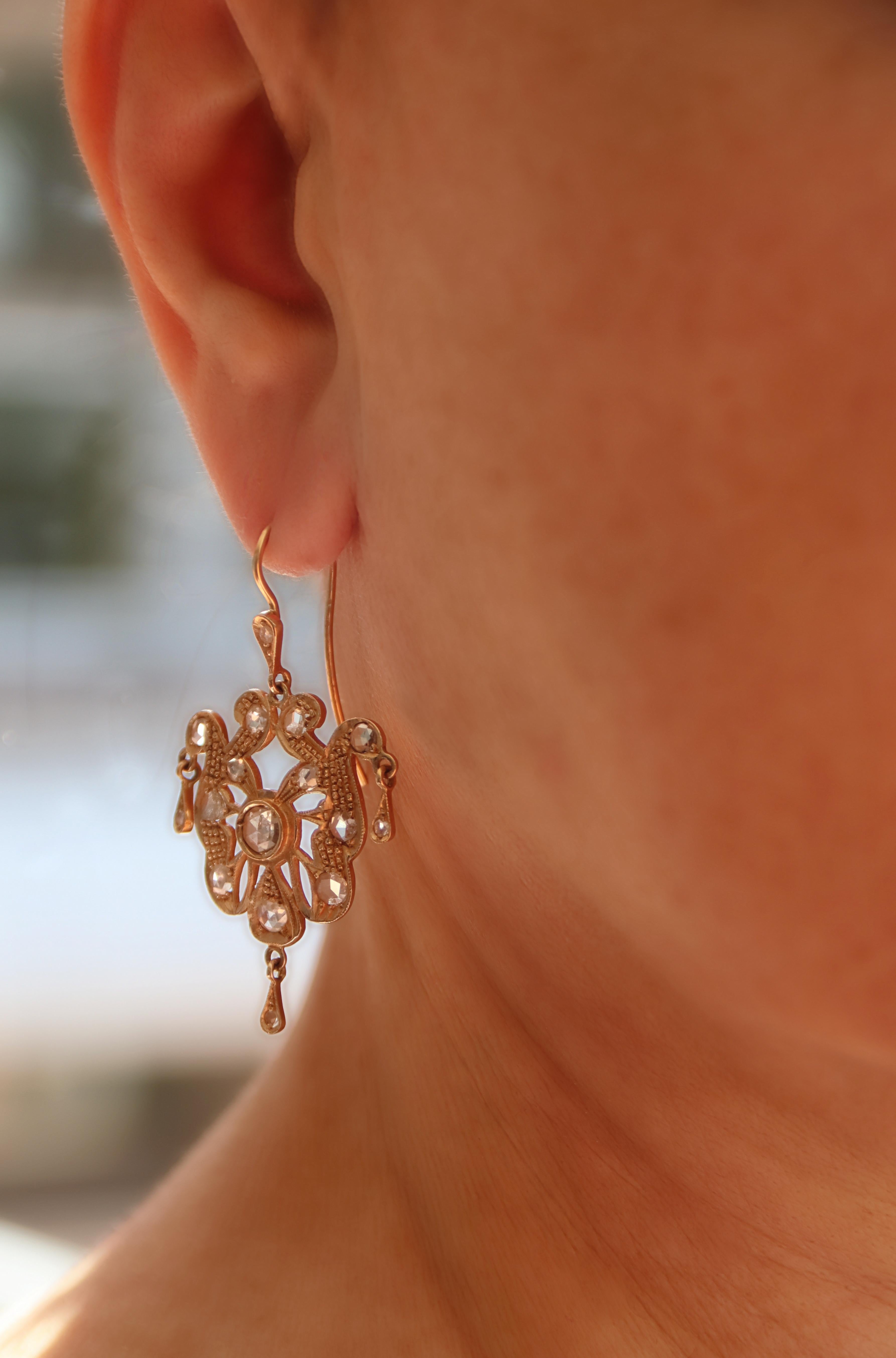 Pendants d'oreilles en or jaune 14 carats et diamants en vente 4