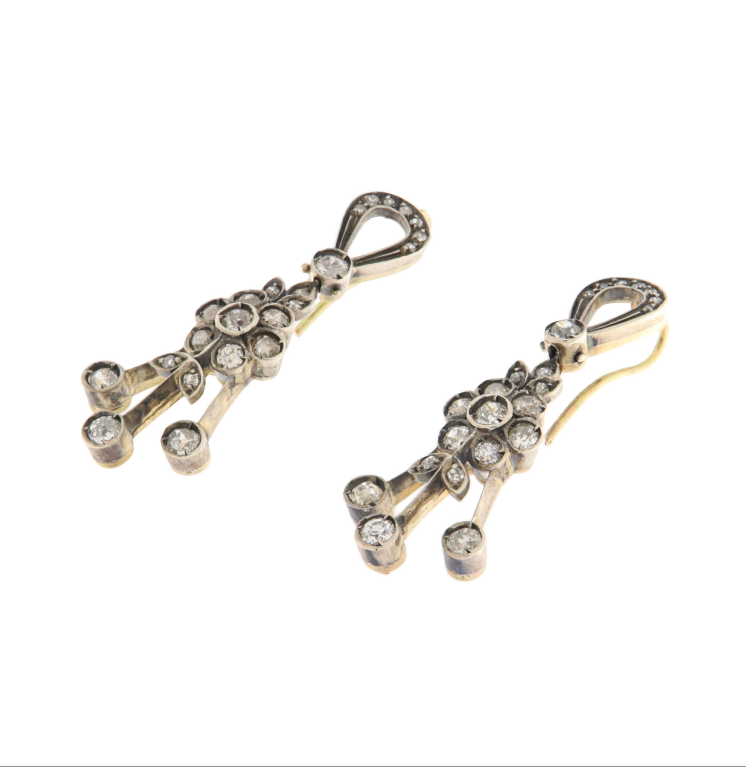 Artisan Pendants d'oreilles en or jaune 14 carats et diamants en vente