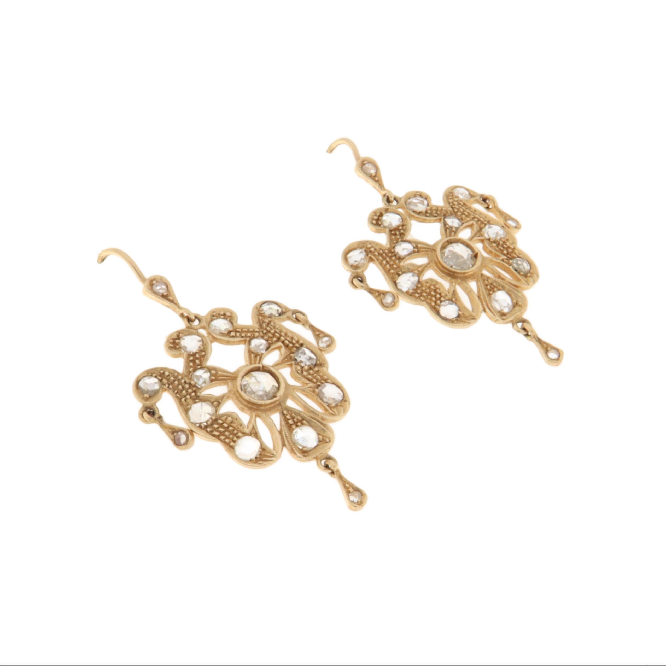 Artisan Pendants d'oreilles en or jaune 14 carats et diamants en vente