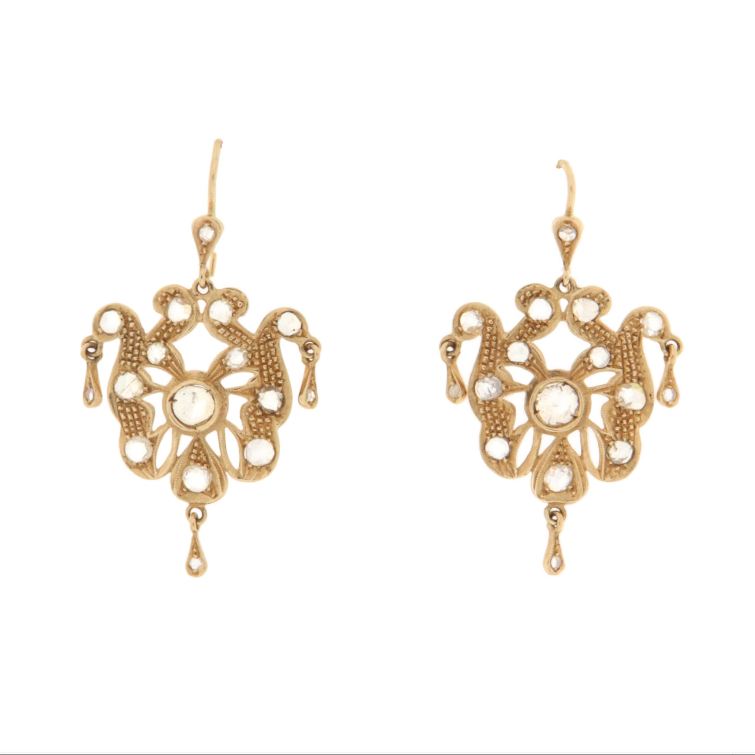 Pendants d'oreilles en or jaune 14 carats et diamants en vente 1
