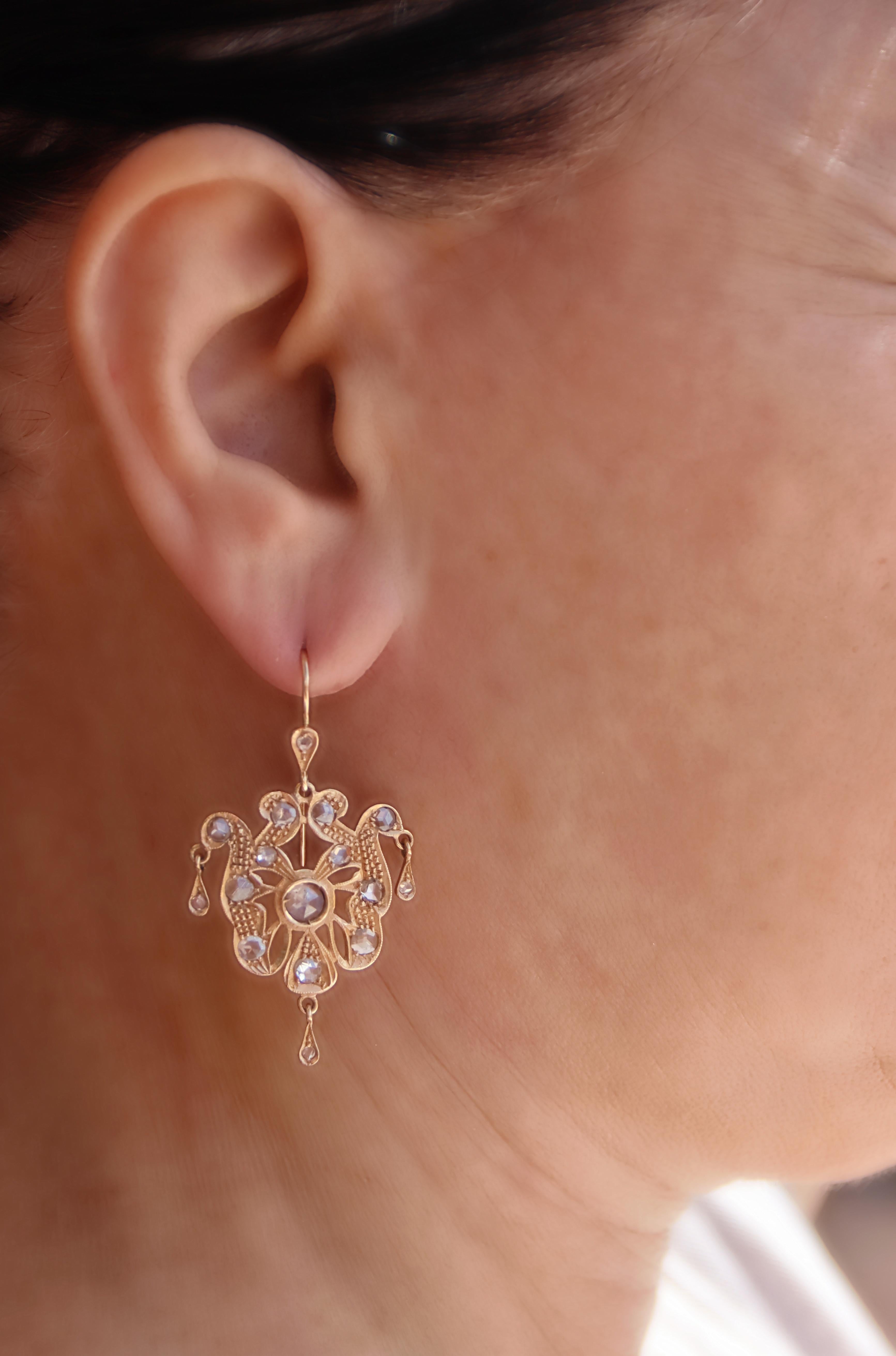 Pendants d'oreilles en or jaune 14 carats et diamants en vente 2