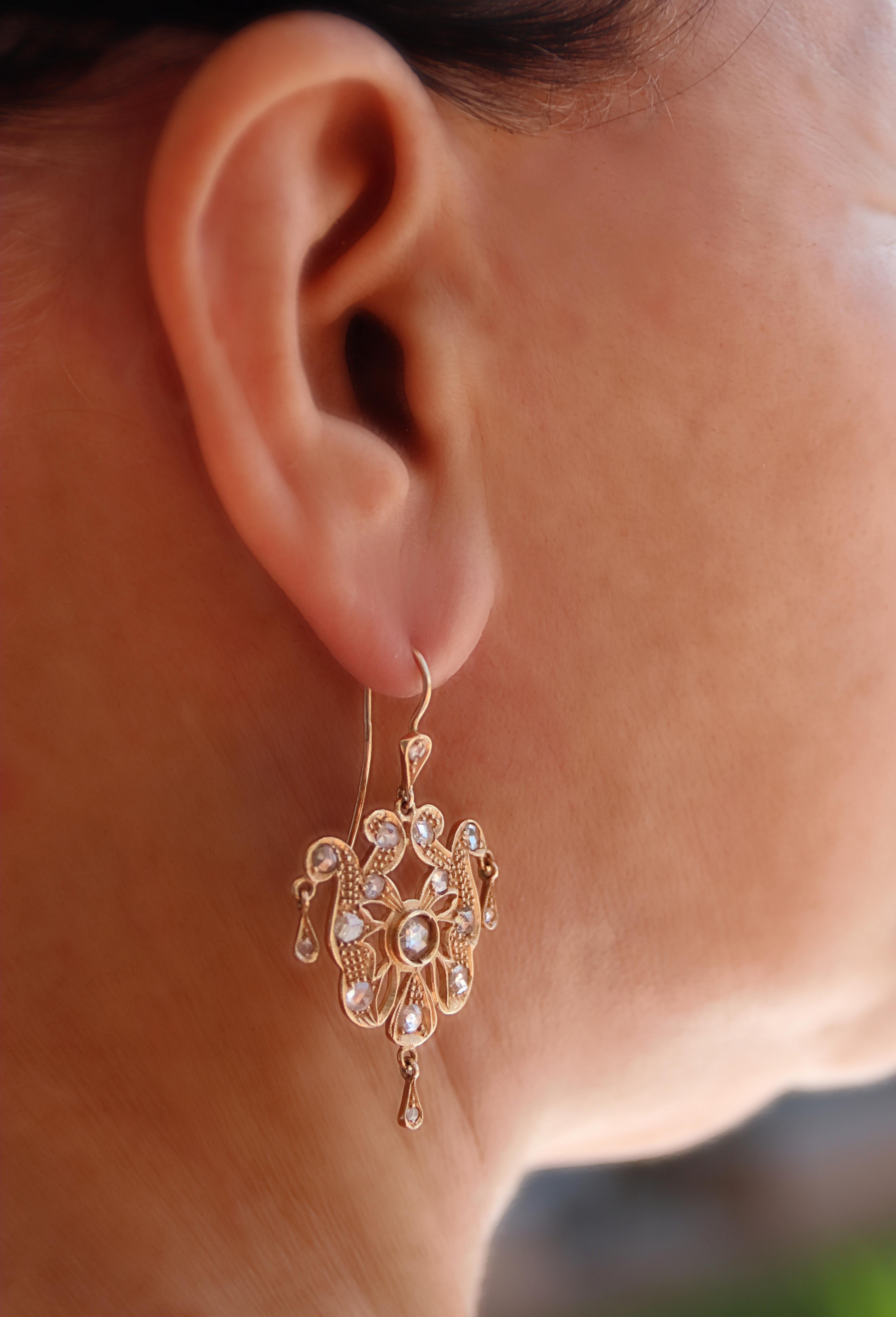 Pendants d'oreilles en or jaune 14 carats et diamants en vente 3
