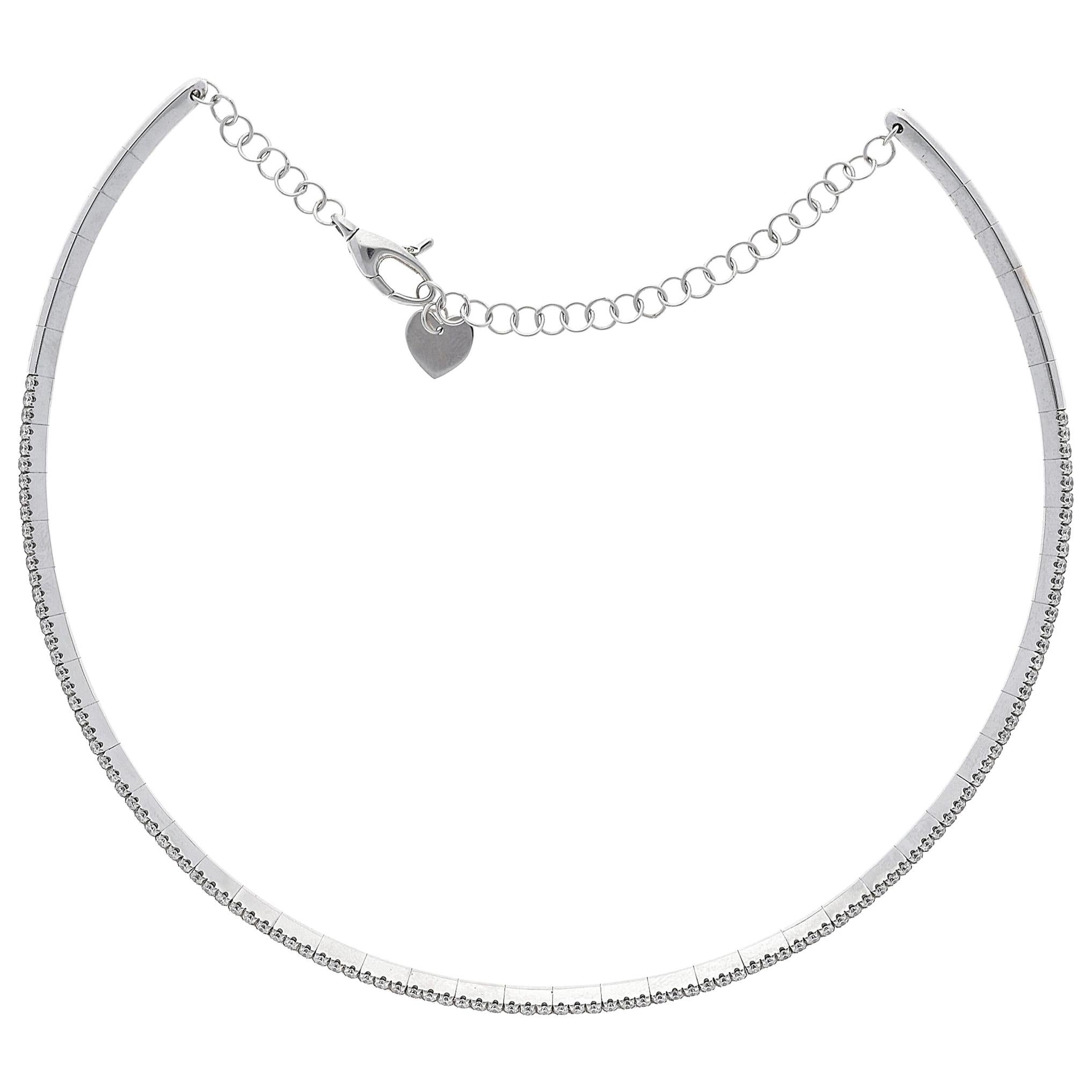 Collana chocker flessibile in oro bianco 18 carati con diamanti.
La collana è dotata di una catena per adattarsi alle diverse dimensioni del collo.
Peso totale dei diamanti: 1,48 ct.
Peso totale dell'oro 18 Kt: 15,5 grammi
Numero di diamanti: n° 