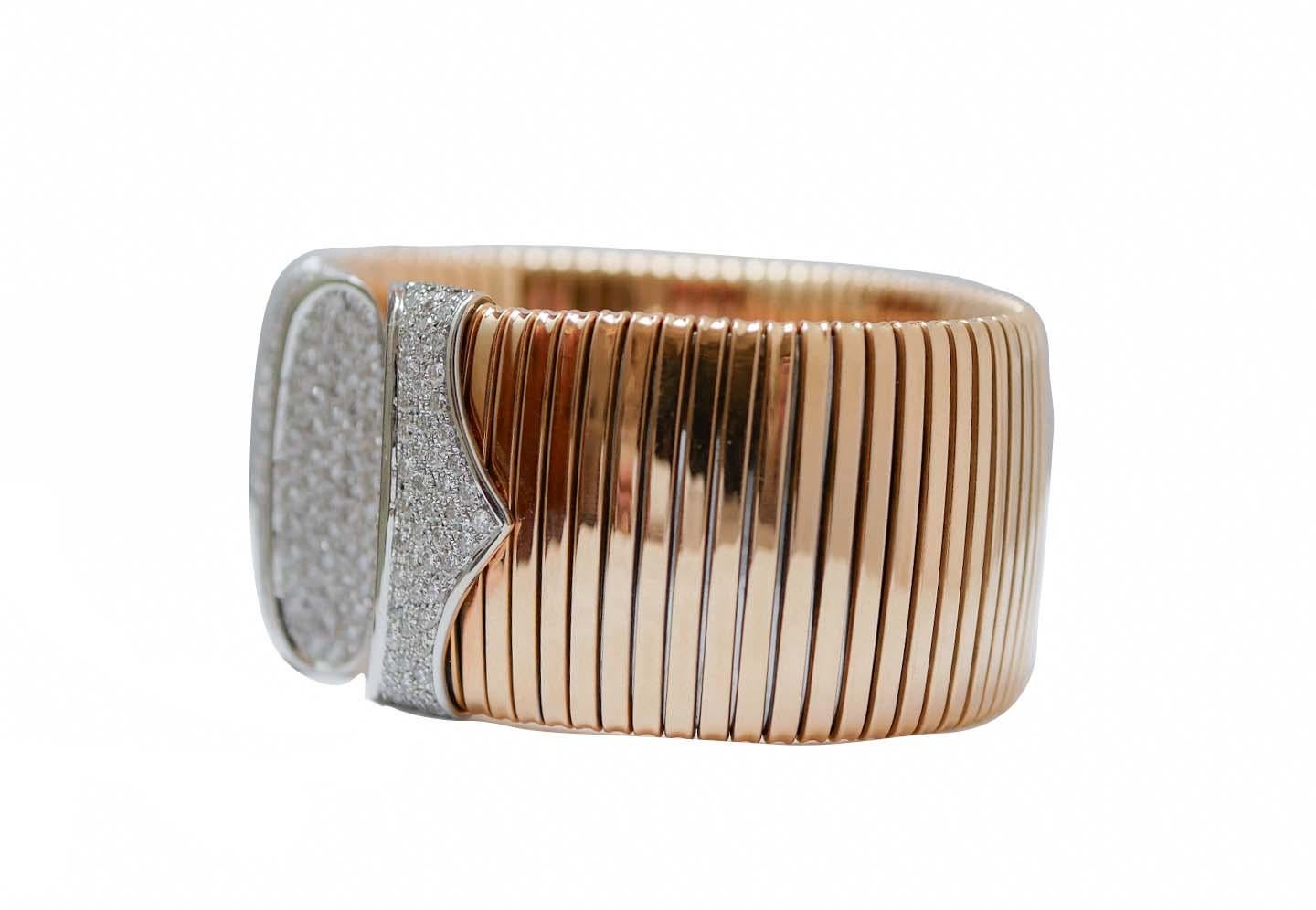 Elegant tubogas bracelet in 18 kt rose gold structure mounted with two details in white gold studded with diamonds.
This bracelet was totally handmade by Italian master goldsmiths and it is in perfect conditions.
Diamonds 5.69 ct
Total Weight 85