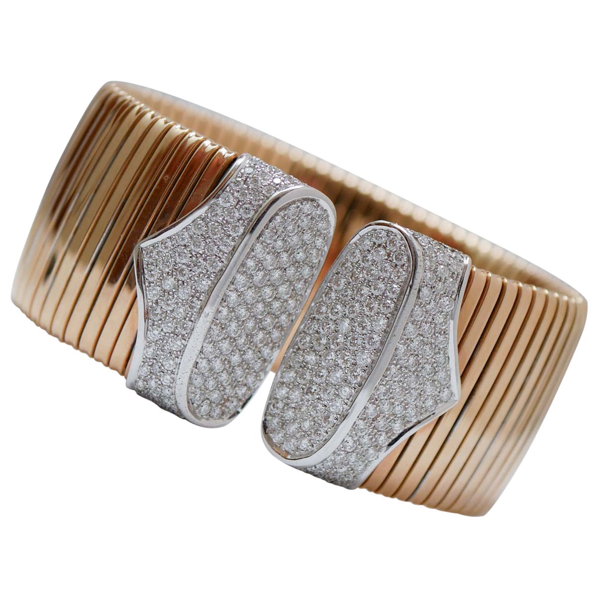Diamanti, oro rosa 18 carati e bracciale TuboGas in oro bianco.