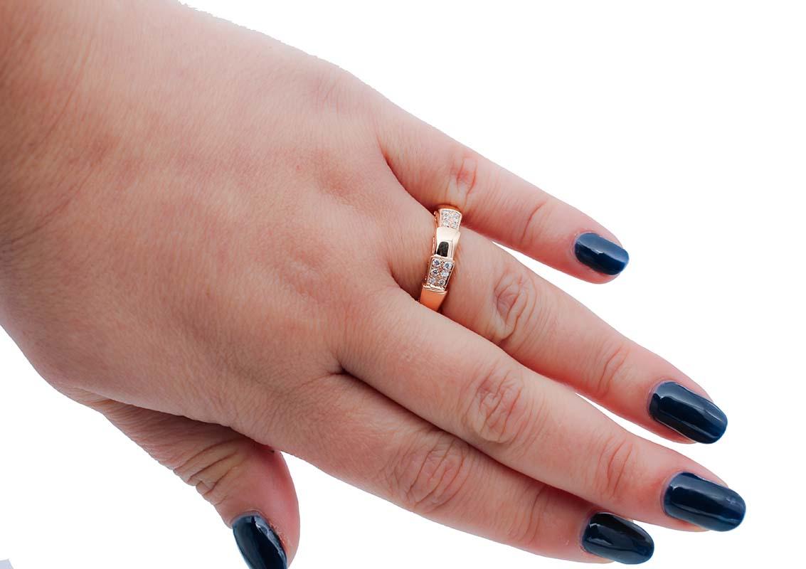 Moderner Ring aus 18 Karat Roségold mit Diamanten (Brillantschliff)