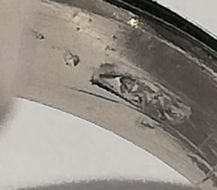 Diamonds, 18 Karat White and Yellow Gold Flower Ring For Sale 2