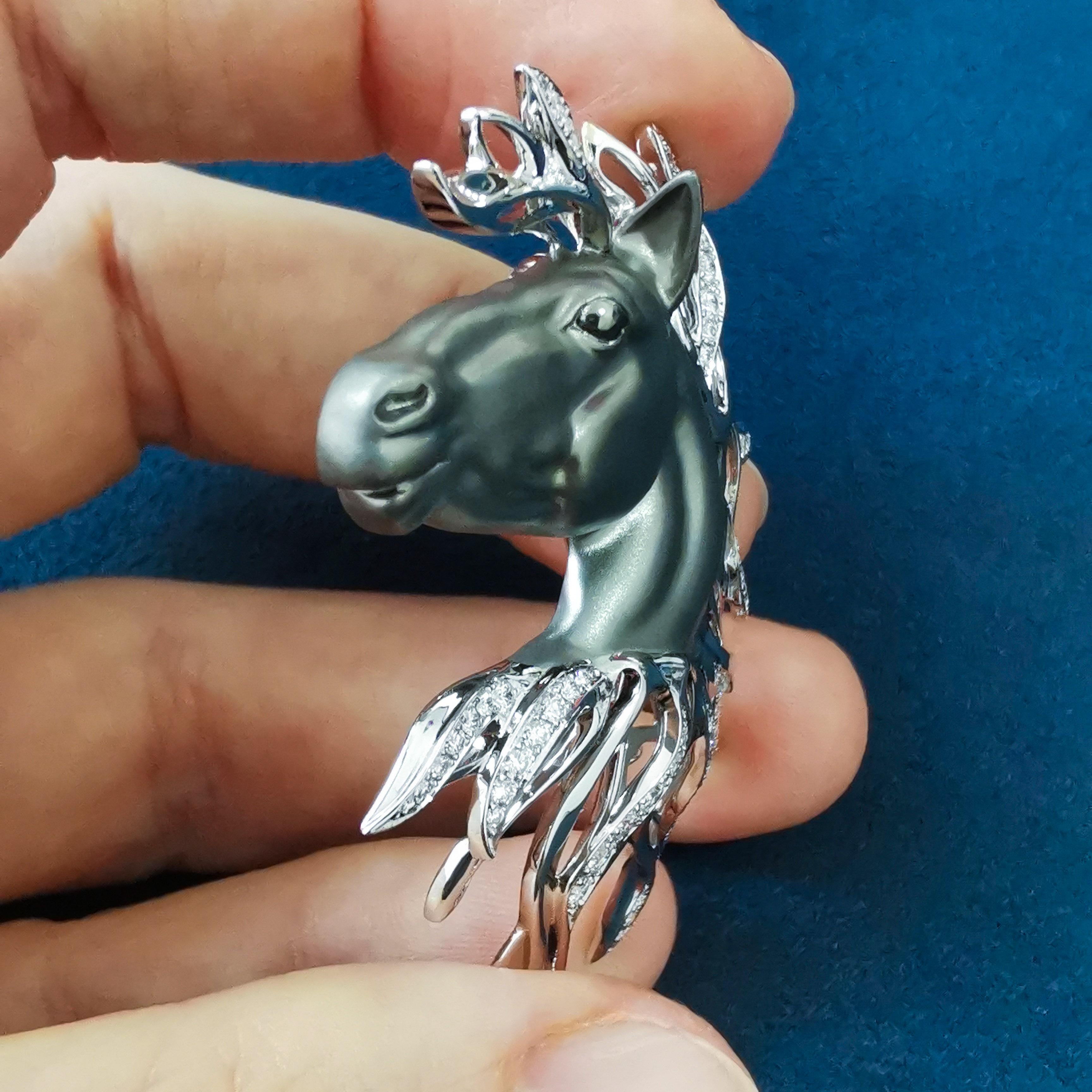Diamonds 18 Karat White Black Gold Horse Head Brooch In New Condition For Sale In Bangkok, TH