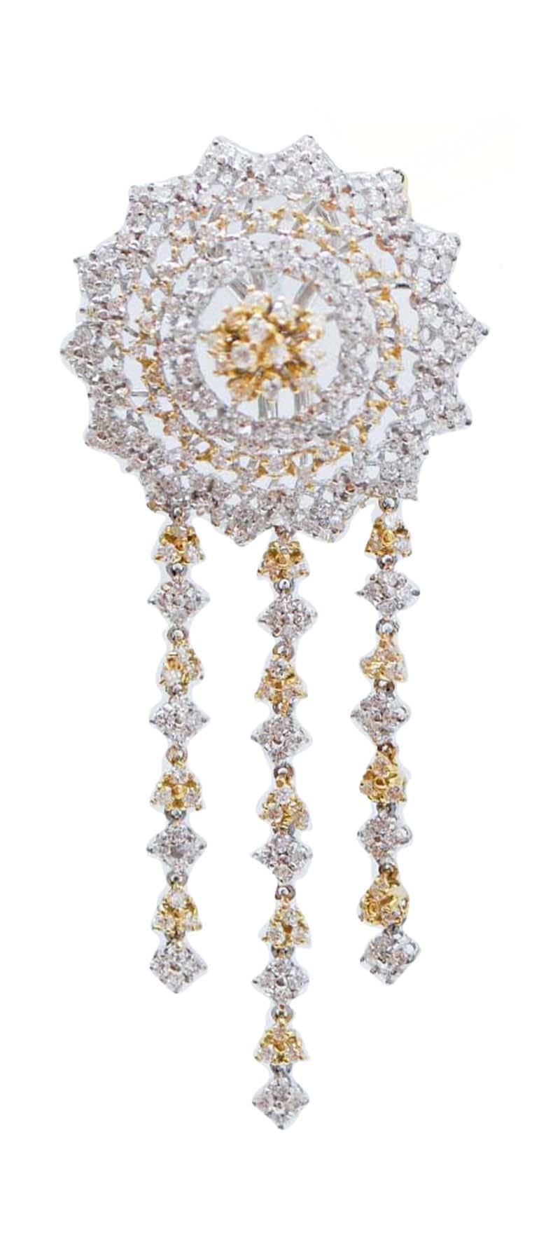 Amazing chandelier earrings in 18 kt white gold and yellow gold structure mounted with a big sun of diamonds and, below, a rain of diamonds.
Diamonds 5.76 ct
Total Weight 18.10 gr
RF  G   GEUGE
RK.AFUGC92

For any information, feel free to contact