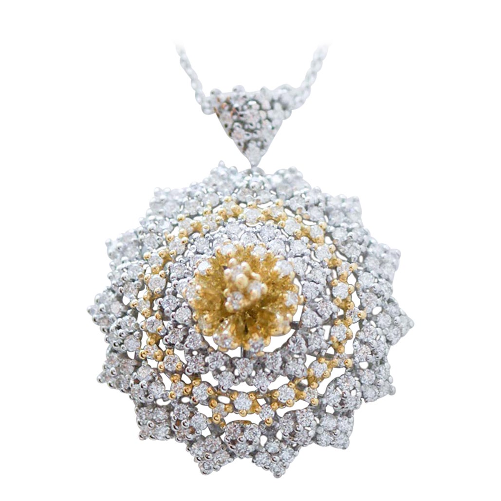Diamanti, collana con ciondolo in oro bianco e oro giallo 18 carati. in vendita