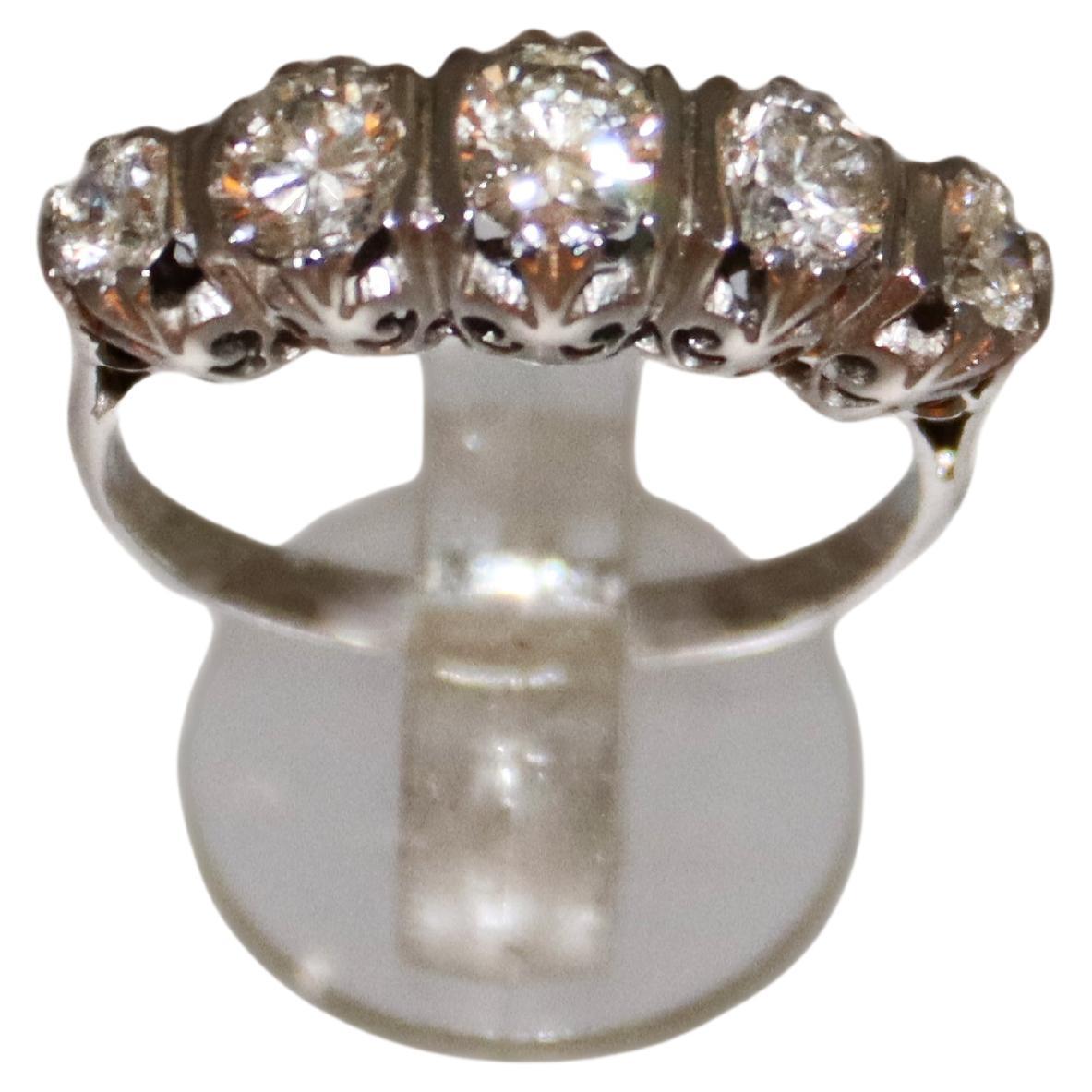 Discover the refined elegance of this 18K white gold ring, a piece of extraordinary beauty designed for those who appreciate classic and sophisticated style. The timeless design of this ring is enhanced by five diamonds, carefully selected for their