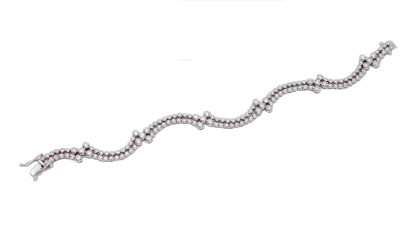 SHIPPING POLICY: 
Shipping costs will be totally covered by the seller


Beautiful bracelet in 18 karat white gold structure mounted with diamonds.
Diamonds 3.78 ct
Total Weight 15.50 gr
RF  +ECCC

For any inquiries, please contact the seller