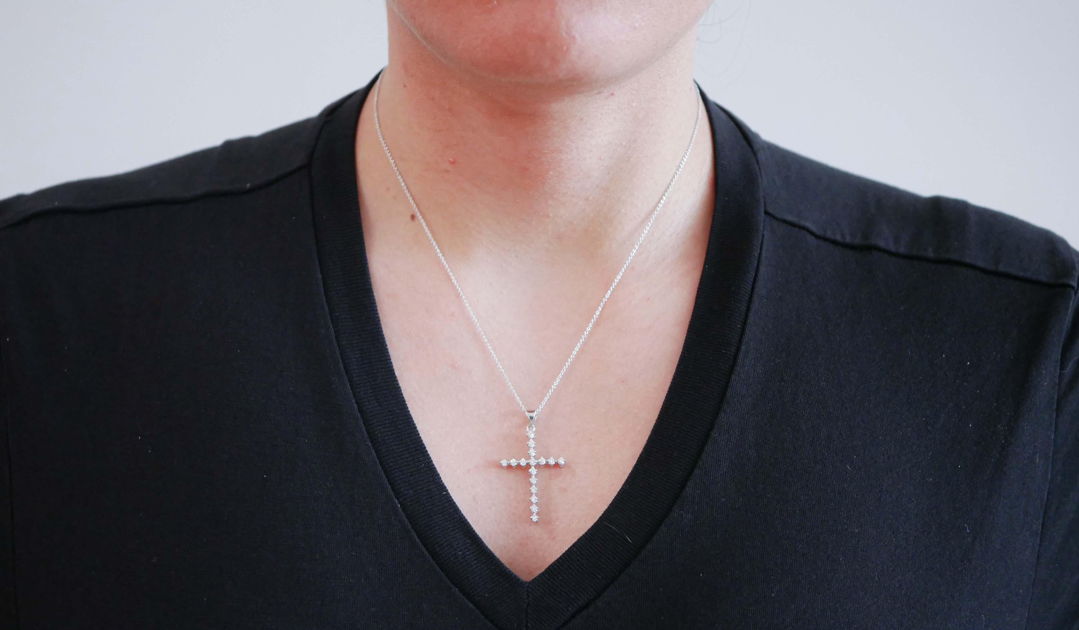 Diamants, collier pendentif croix en or blanc 18 carats. Neuf - En vente à Marcianise, Marcianise (CE)