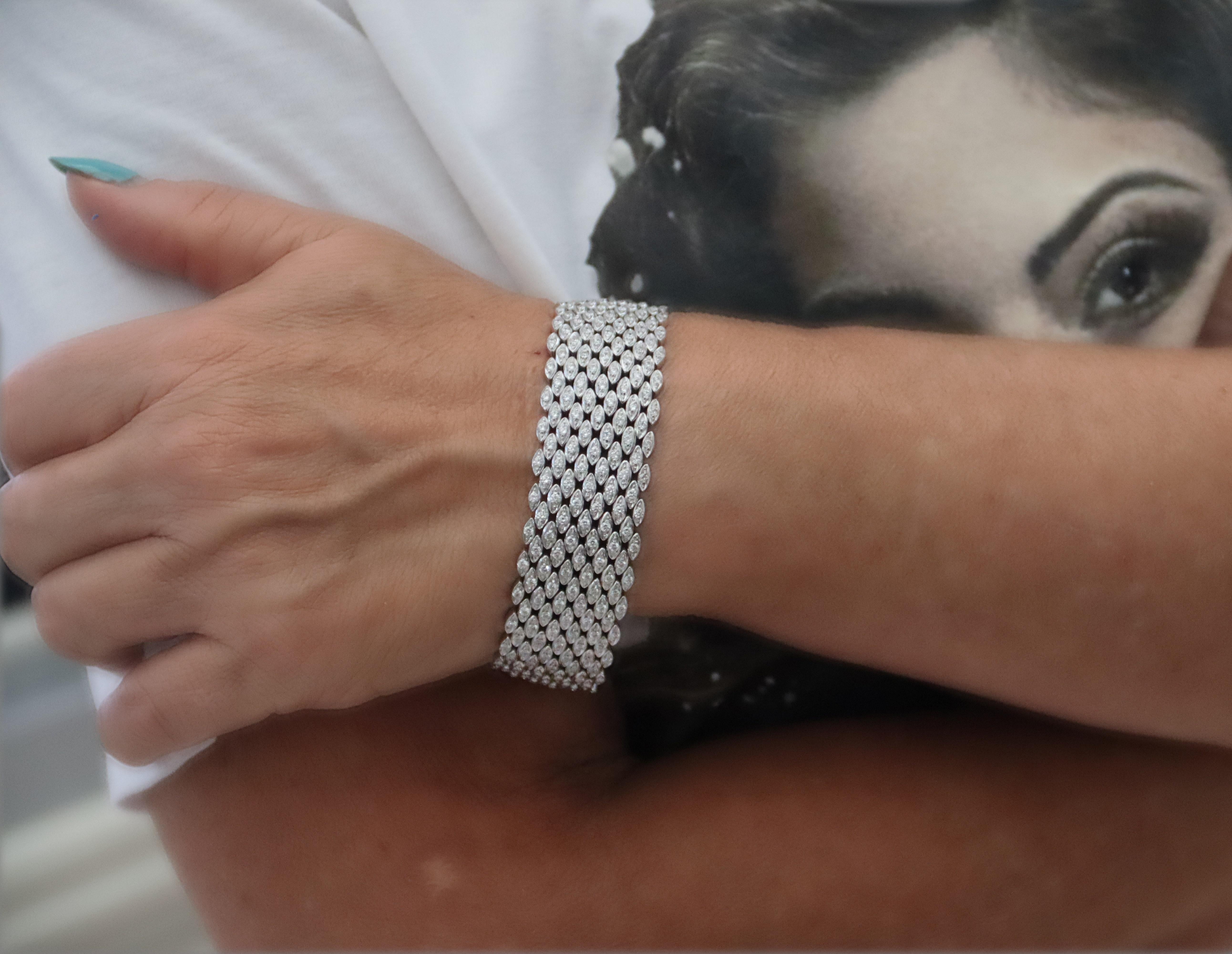 Diamonds 18 Karat White Gold Cuff Bracelet For Sale 4