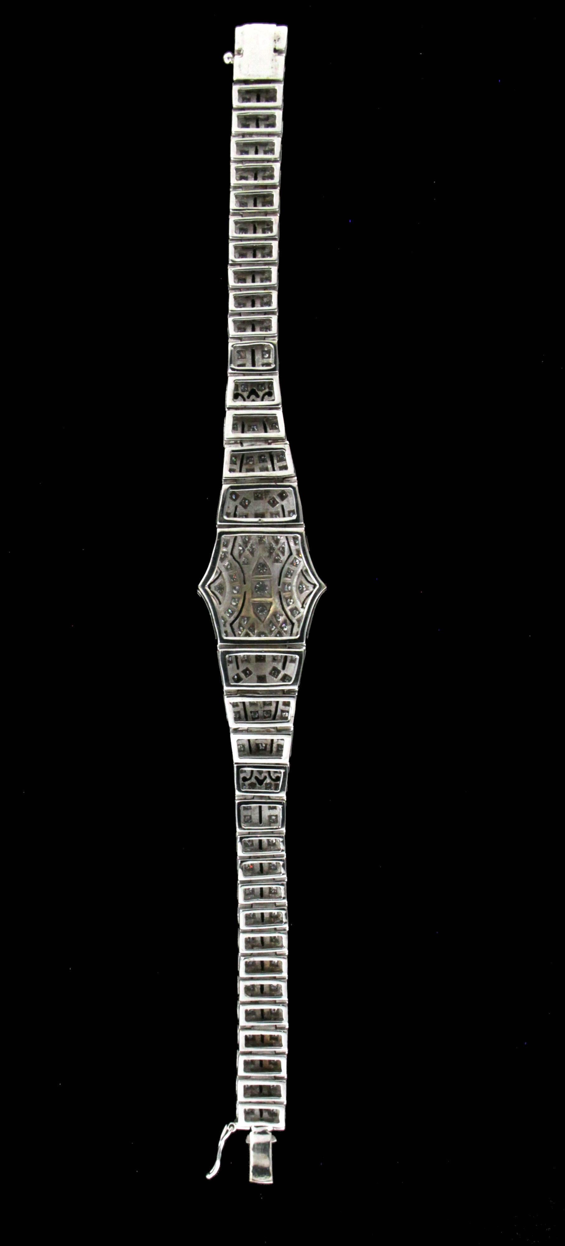 White Gold 18 karat Diamonds Cuff Bracelet

Bracelet weight 46.50 grams
Diamonds weight 2.34 karat
 