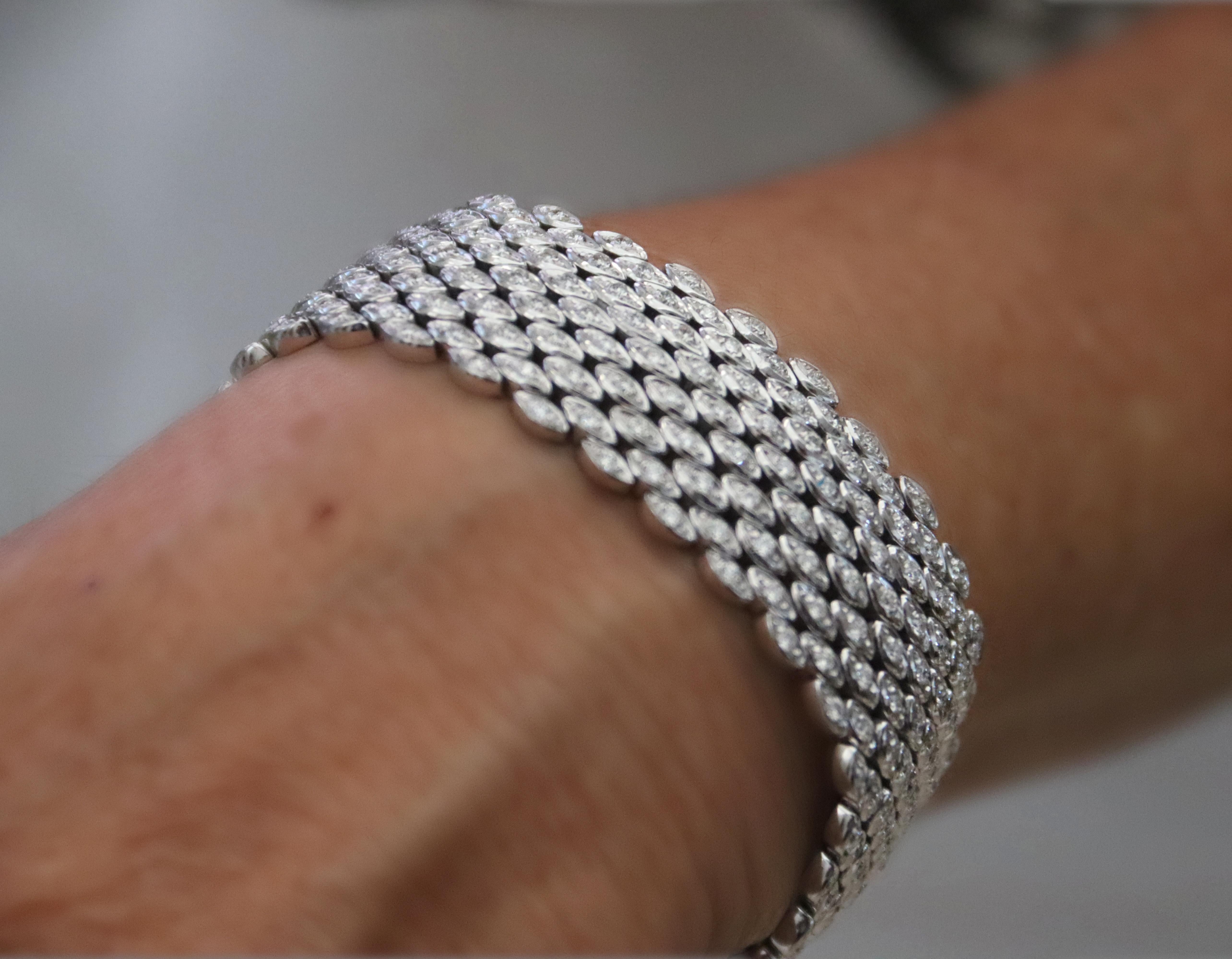 Women's Diamonds 18 Karat White Gold Cuff Bracelet For Sale
