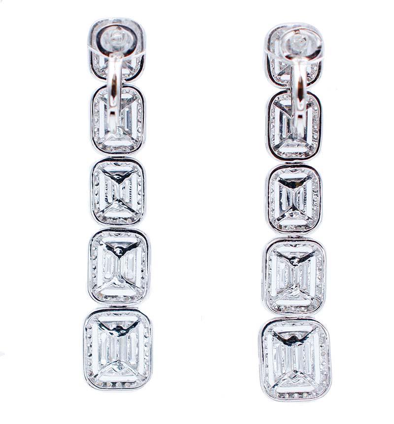 Modern Diamonds, 18 Karat White Gold Dangle Earrings For Sale