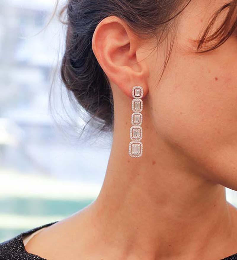 Diamants, boucles d'oreilles pendantes en or blanc 18 carats Pour femmes en vente