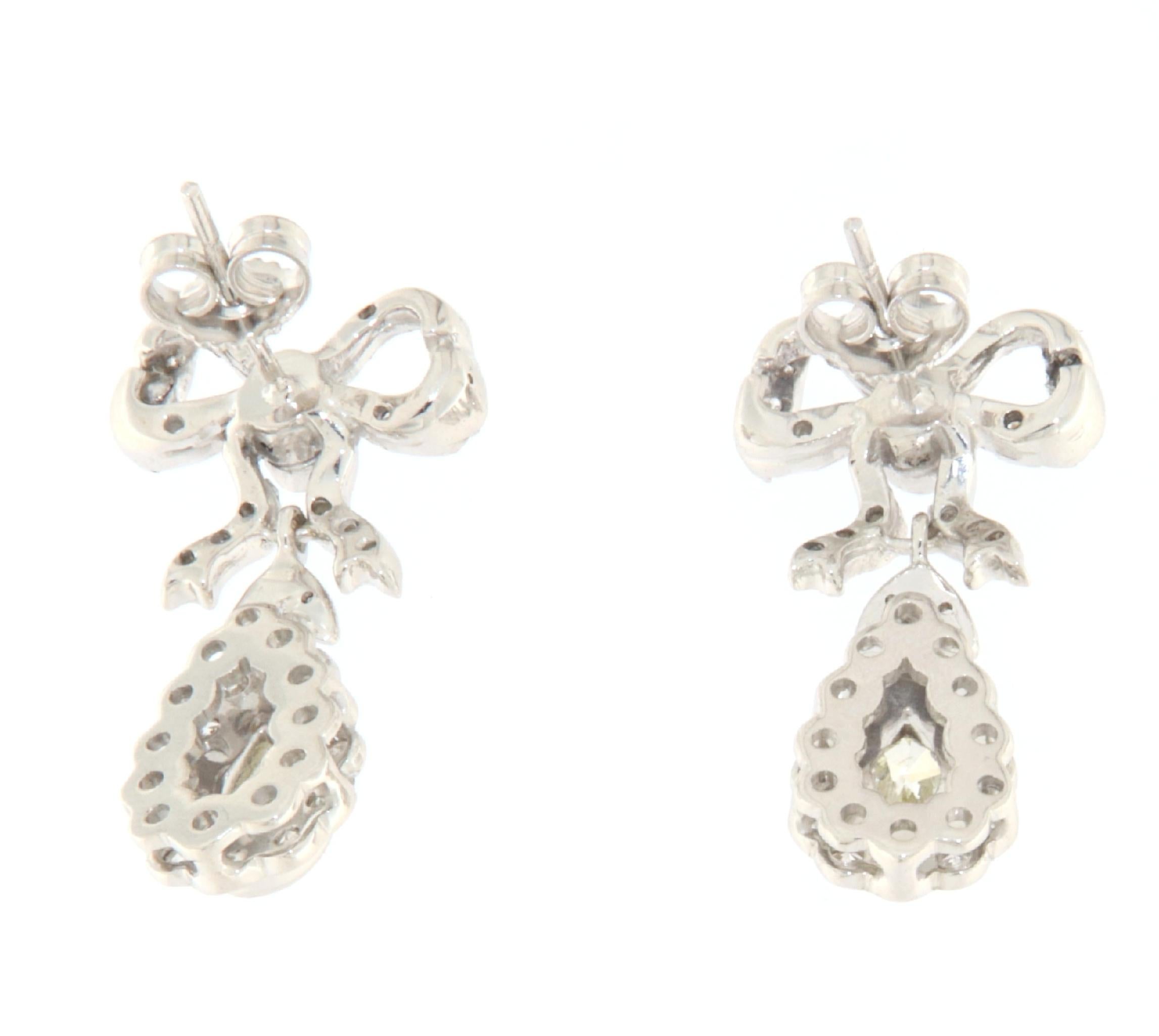 Brilliant Cut Diamonds 18 Karat White Gold Drop Earrings For Sale