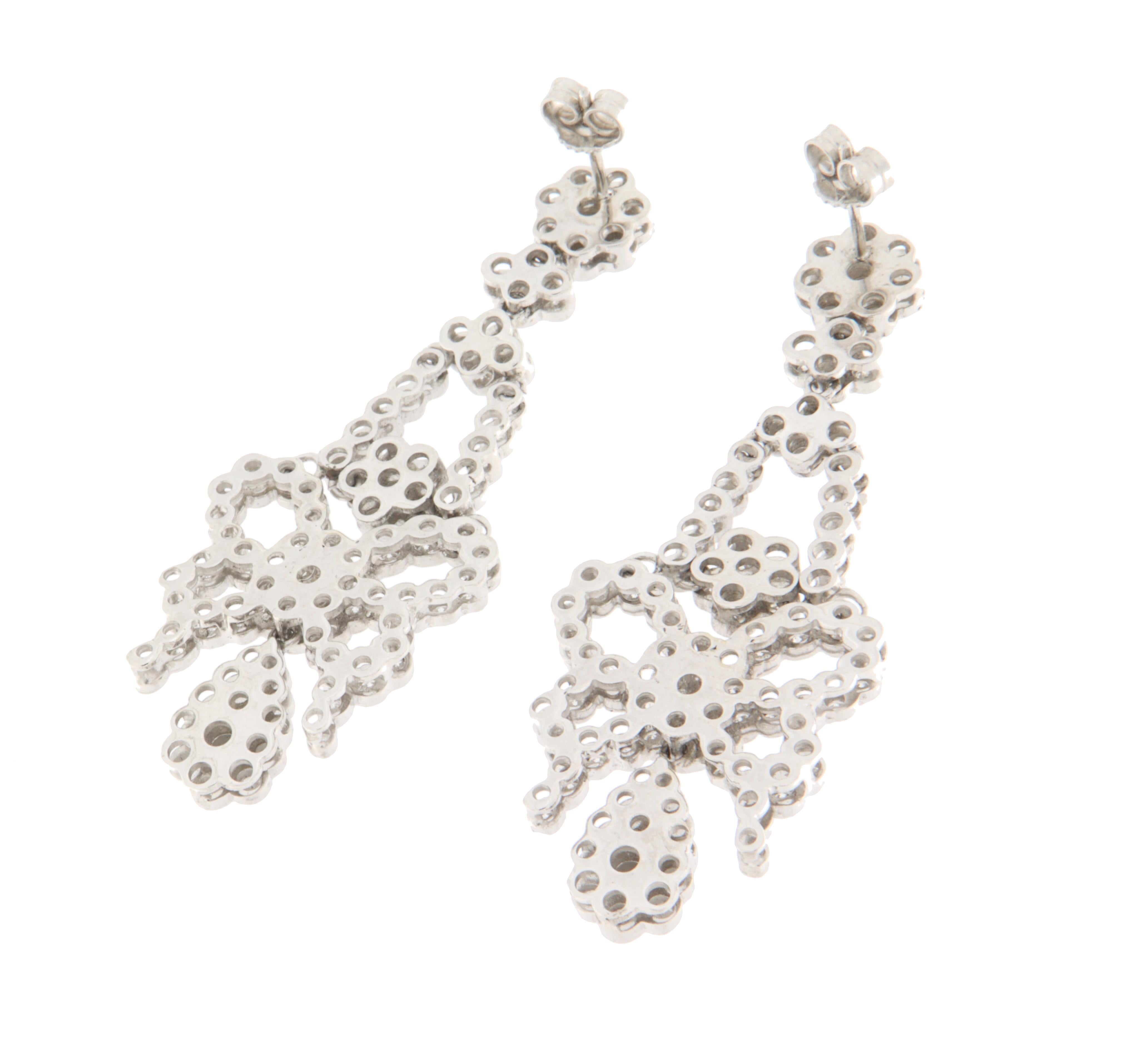 Taglio brillante Orecchini a goccia con diamanti in oro bianco 18 carati in vendita